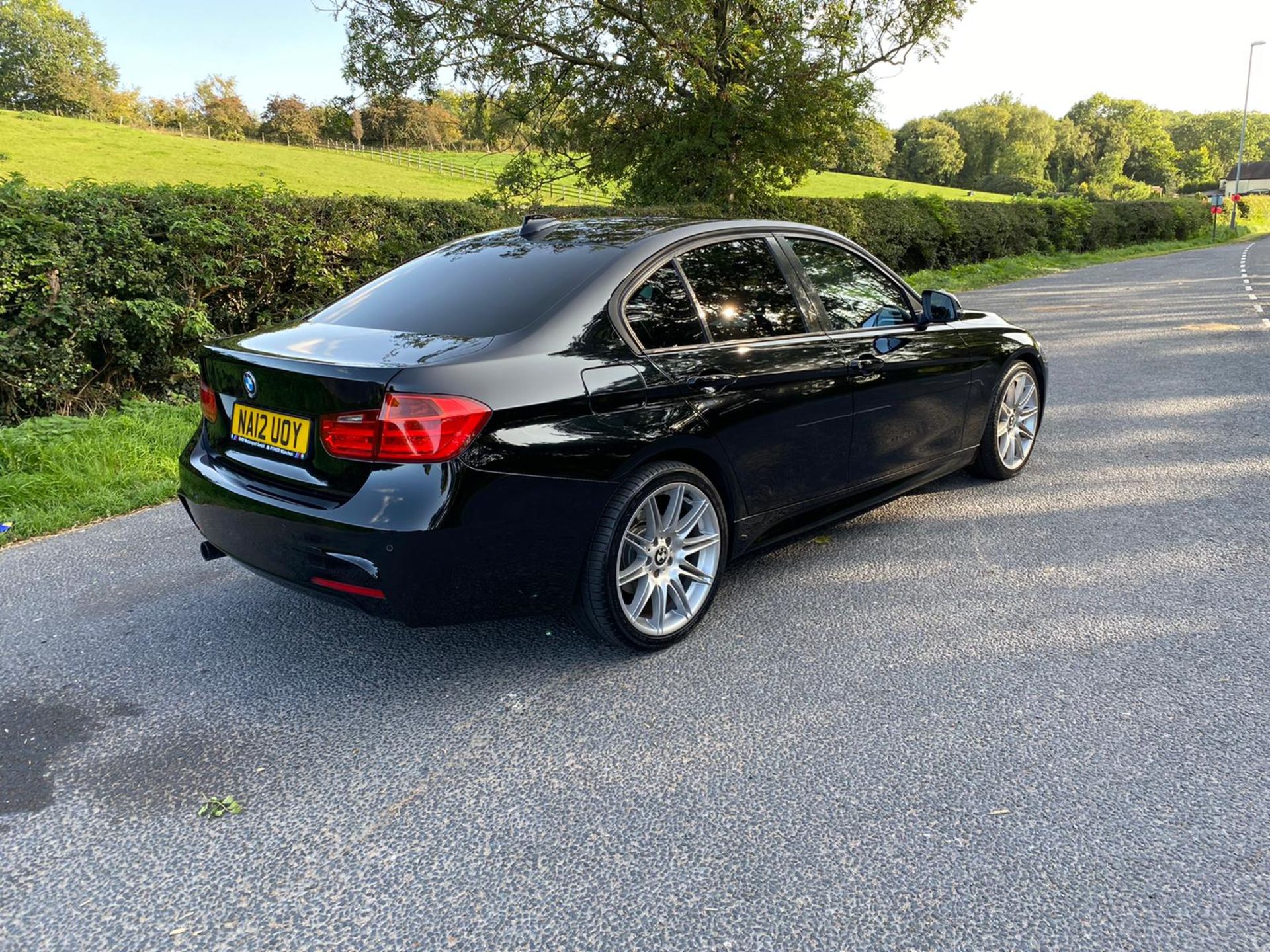 2012/12 REG BMW 318D SPORT 2.0 DIESEL BLACK 4 DOOR SALOON, SHOWING 5 FORMER KEEPERS *NO VAT* - Image 4 of 10