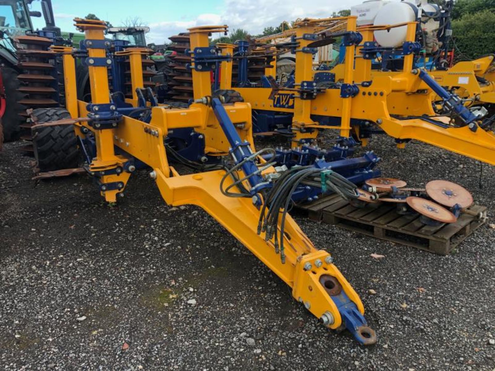 2015 TWB 4M TRAILED SUBSOILER, HYDRAULIC FOLDING, FRONT CUTTING rn DISCS, DOUBLE DD REAR PACKER - Image 3 of 6