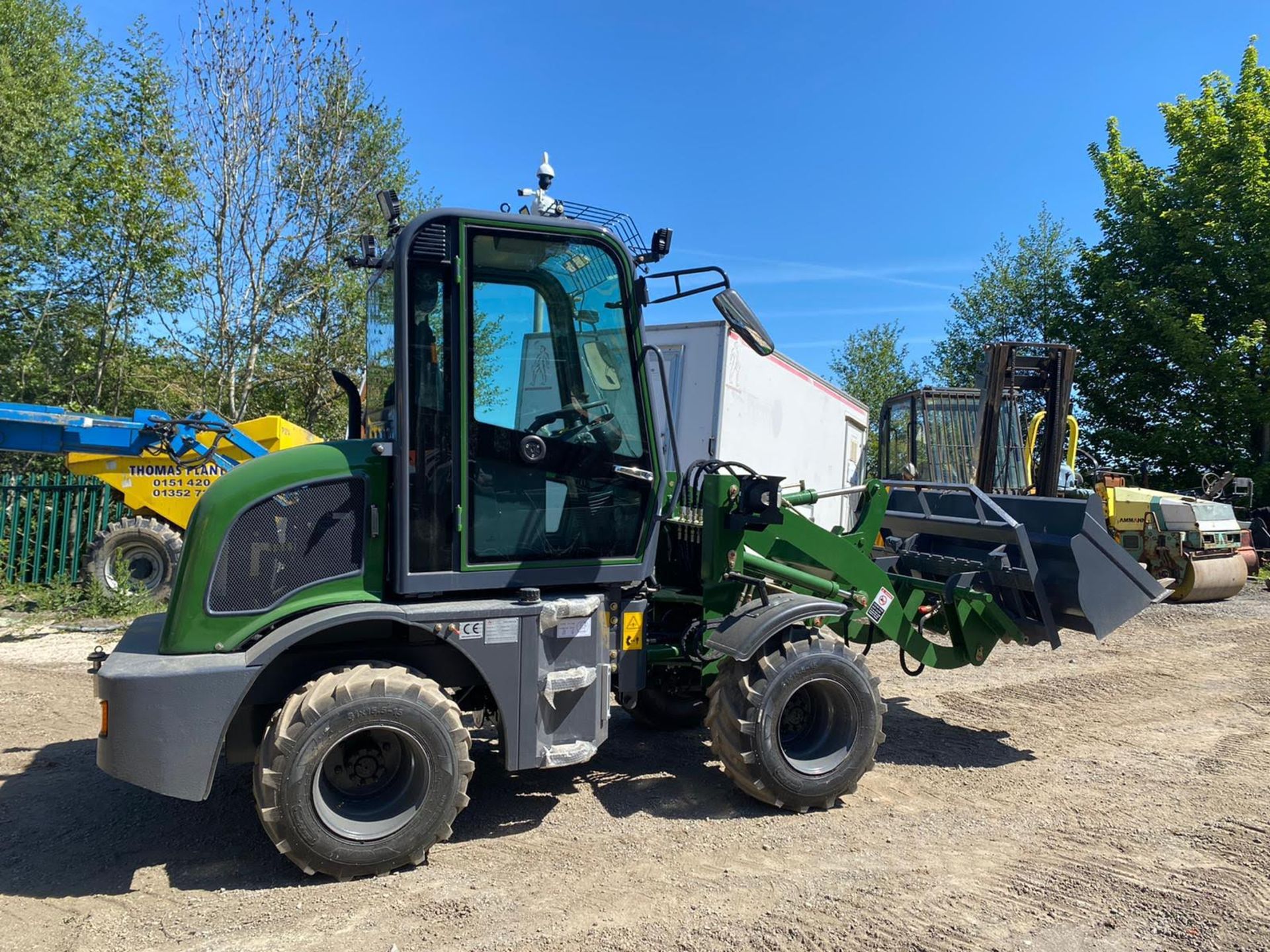 BRAND NEW / UNUSED 2020 LOADING SHOVEL, MODEL ZL08F, 4 WHEEL DRIVE, C/W BUCKETS & FORKS *PLUS VAT* - Image 2 of 9