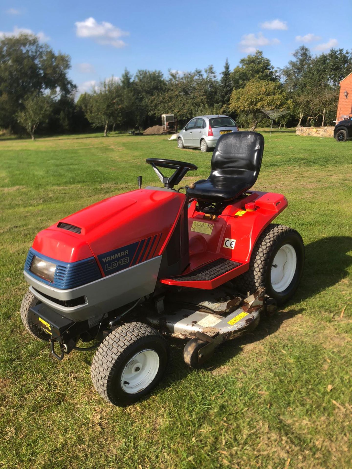 YANMAR LD18 RIDE ON LAWN MOWER, RUNS, DRIVES AND CUTS *NO VAT* - Image 2 of 5