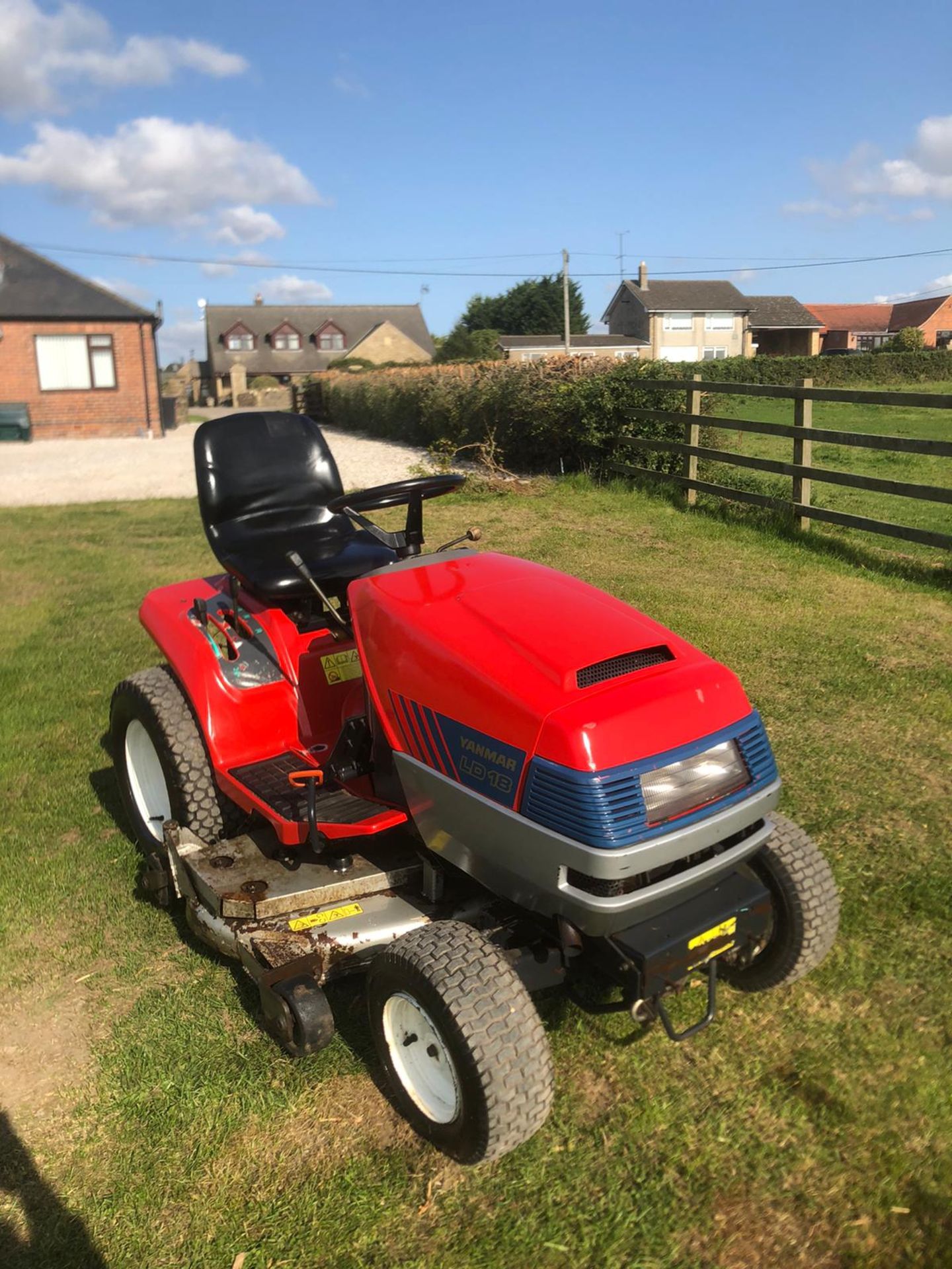 YANMAR LD18 RIDE ON LAWN MOWER, RUNS, DRIVES AND CUTS *NO VAT*