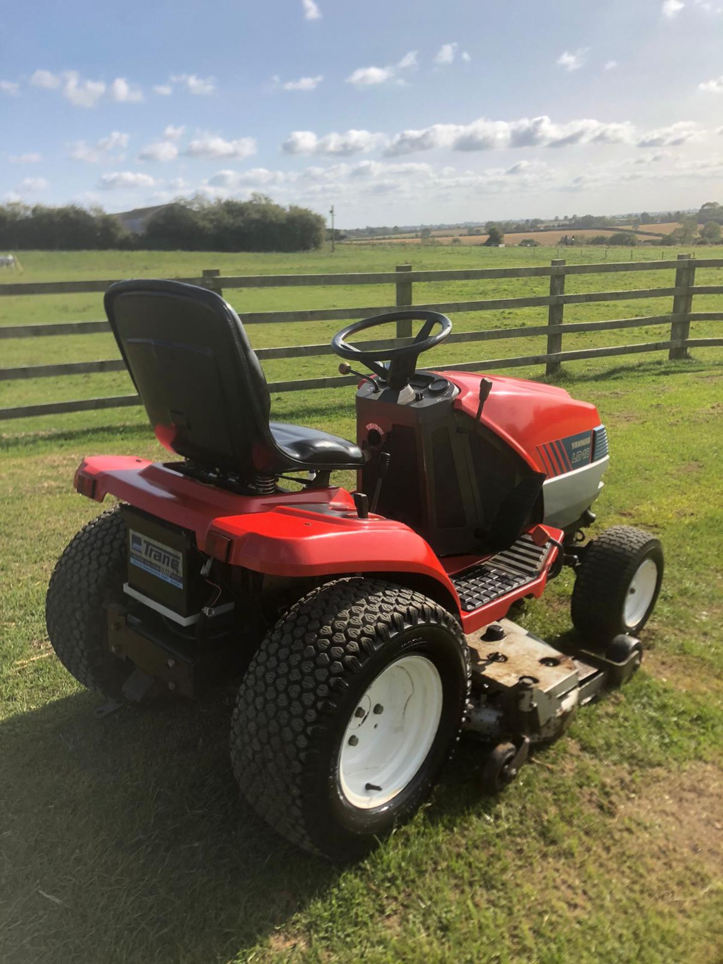 YANMAR LD18 RIDE ON LAWN MOWER, RUNS, DRIVES AND CUTS *NO VAT* - Image 4 of 5