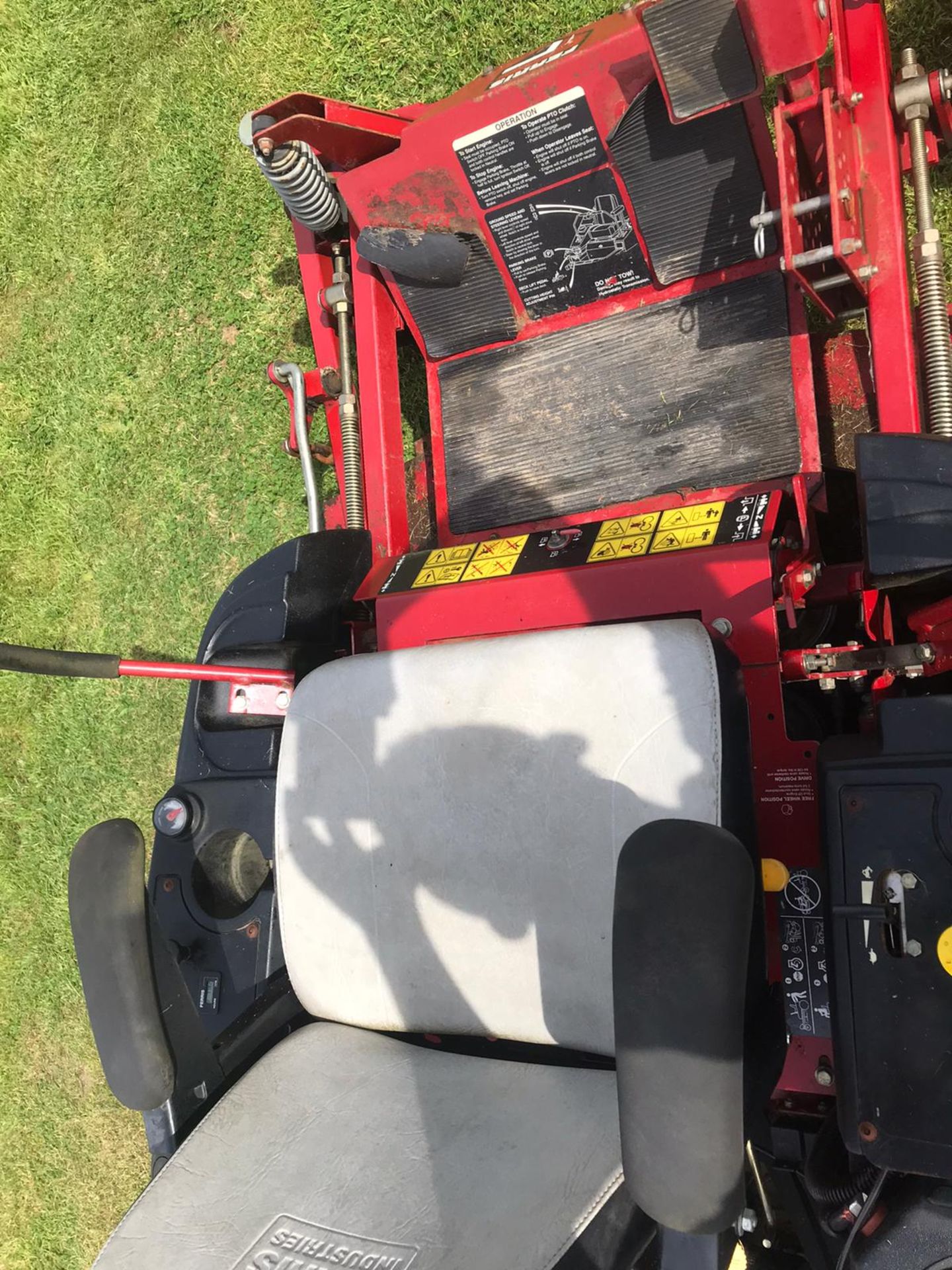 FERRIS IS1000 RIDE ON ZERO TURN LAWN MOWER, 778 HOURS, RUNS, DRIVES AND CUTS, CLEAN MACHINE - Image 5 of 5