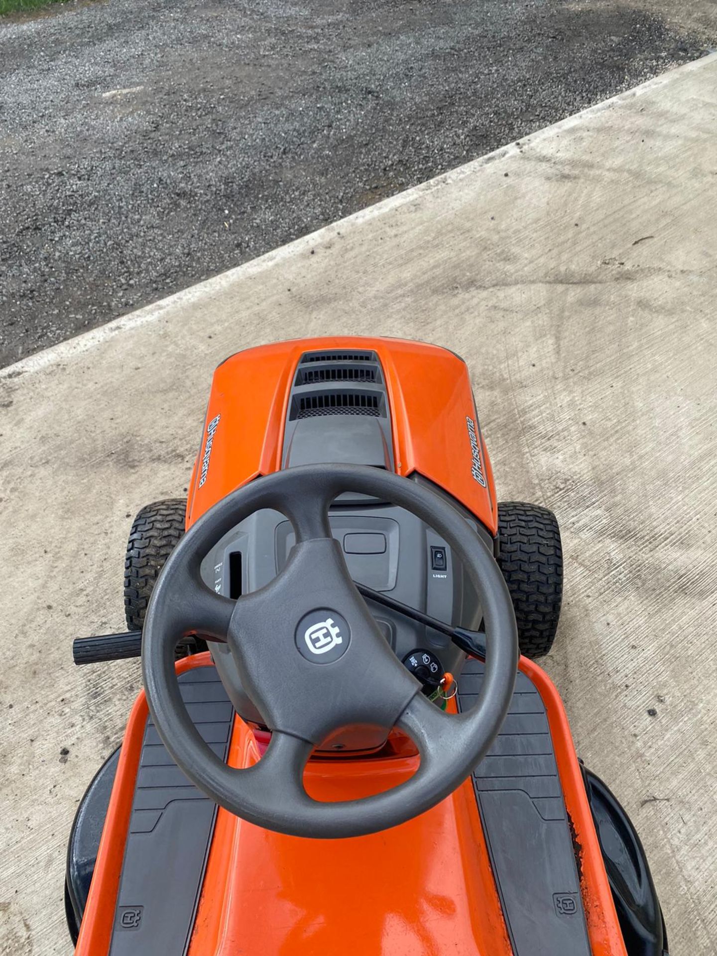 HUSQVARNA LT151 RIDE ON LAWN MOWER, RUNS, DRIVES AND CUTS, VERY CLEAN, KOHLER ENGINE *NO VAT* - Image 6 of 6