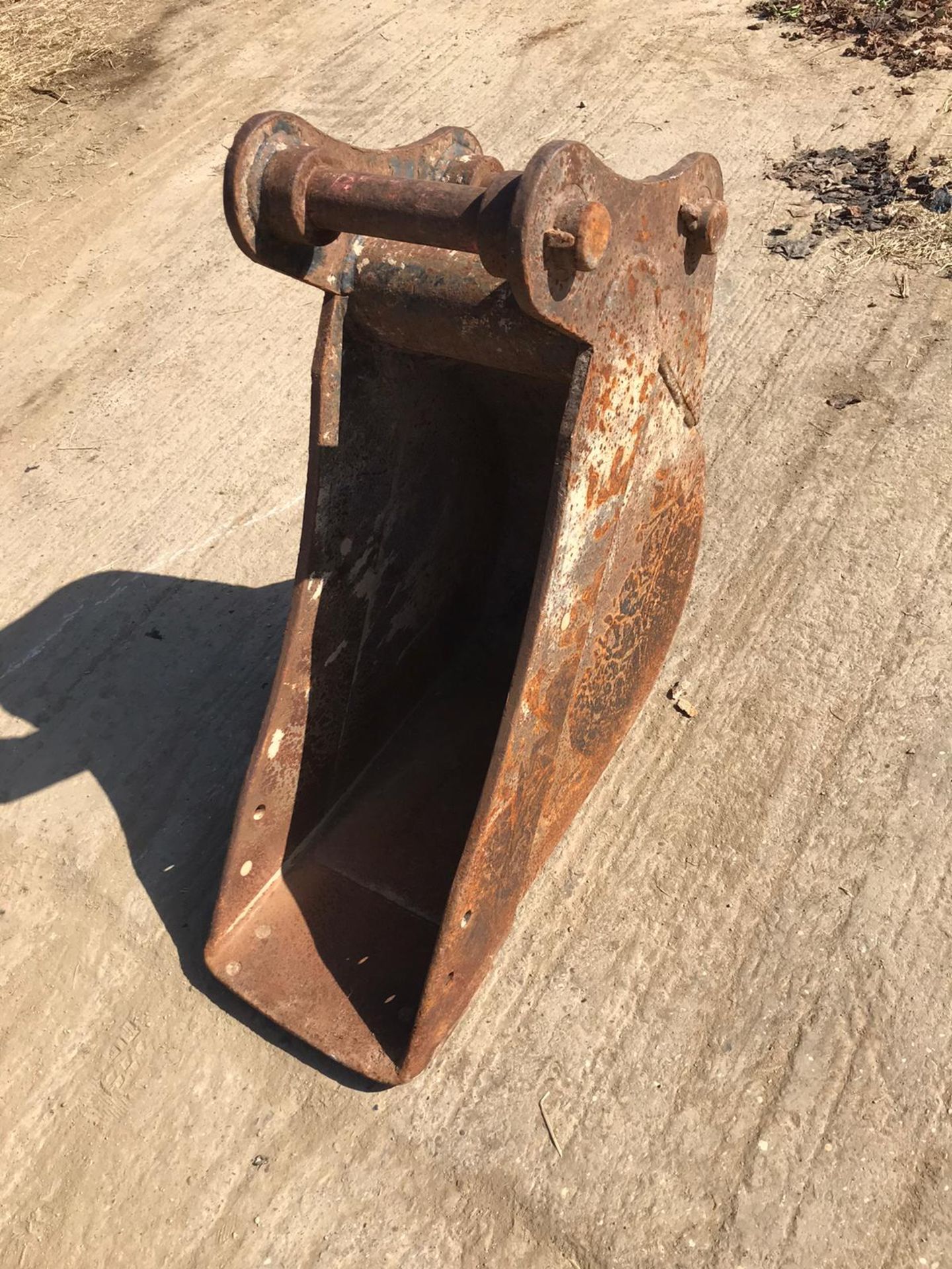 DIGGER BUCKET, NO TEETH - 50MM PINS *NO VAT* - Image 2 of 4