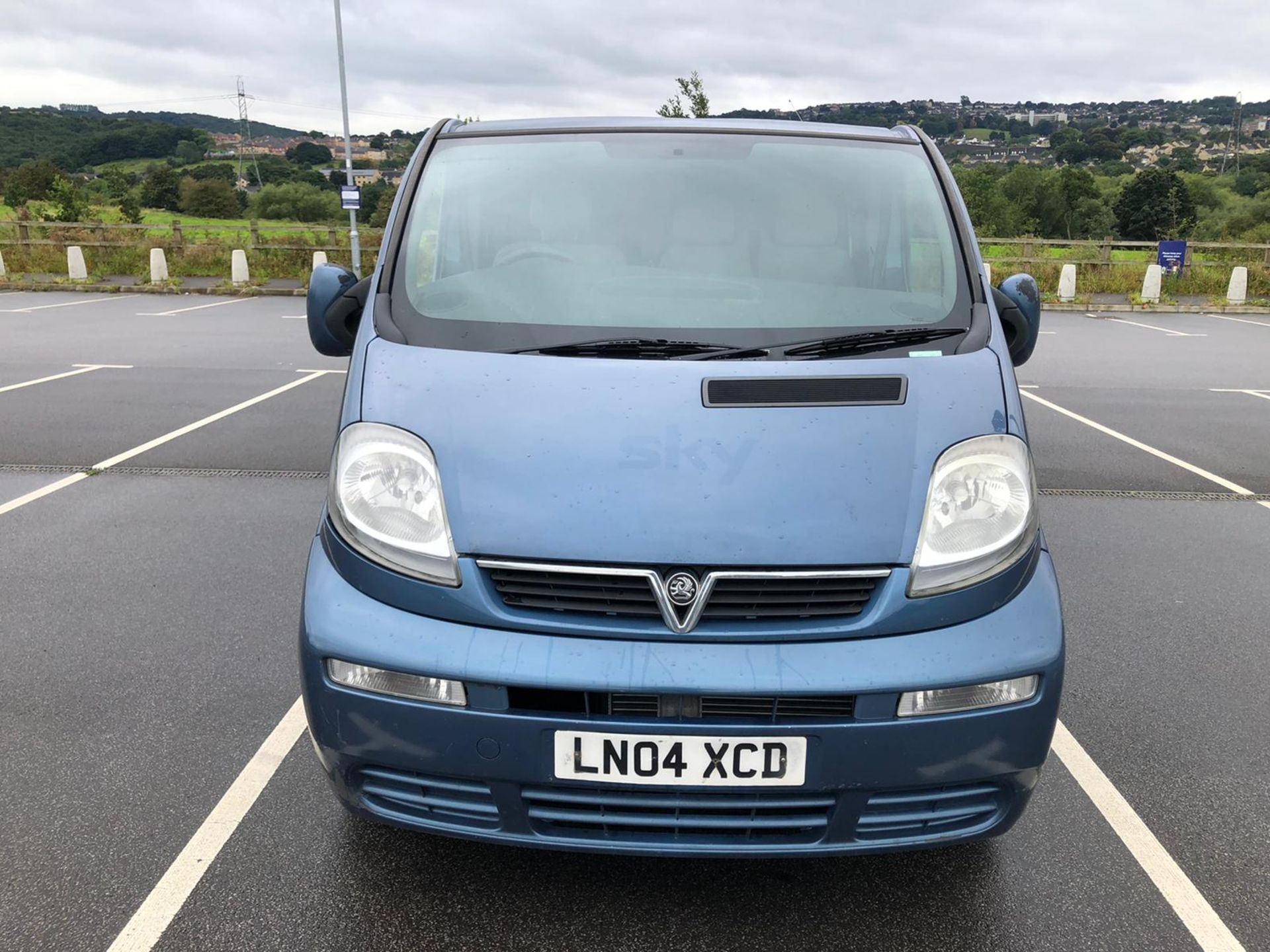 2004/04 REG VAUXHALL VIVARO 2700 DI SWB 1.9 DIESEL BLUE PANEL VAN, SHOWING 2 FORMER KEEPERS *NO VAT* - Image 2 of 8