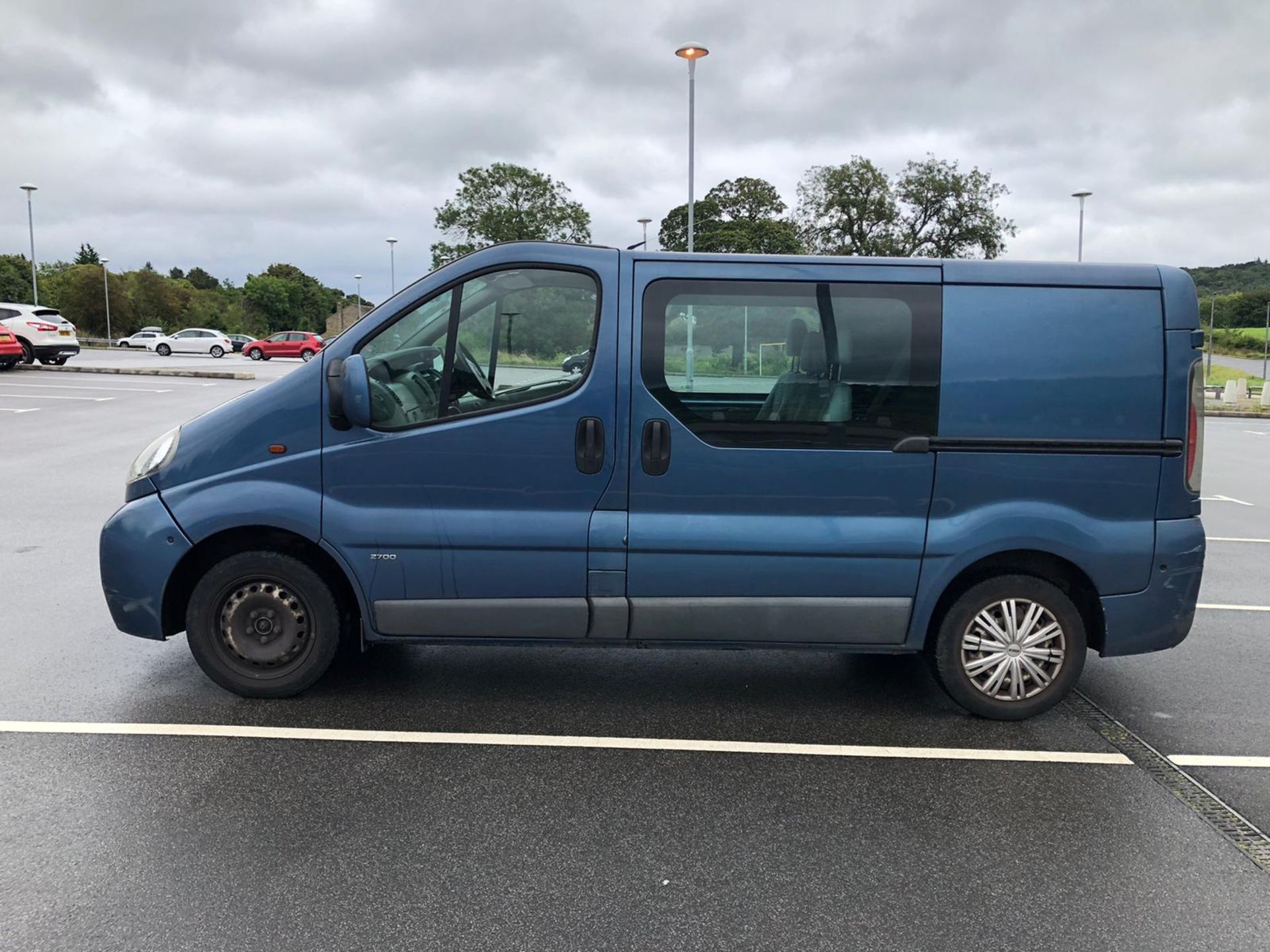 2004/04 REG VAUXHALL VIVARO 2700 DI SWB 1.9 DIESEL BLUE PANEL VAN, SHOWING 2 FORMER KEEPERS *NO VAT* - Image 4 of 8