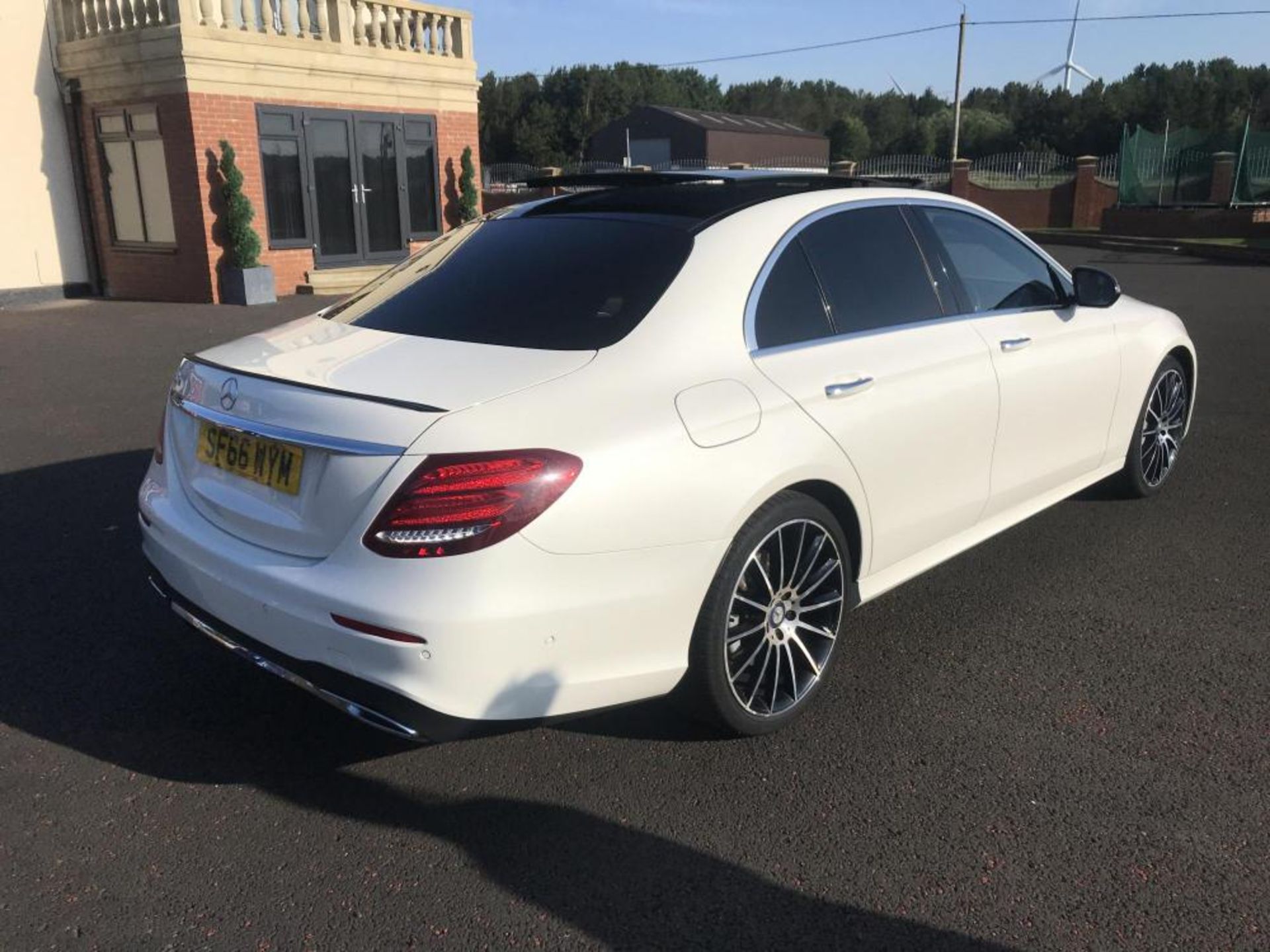 2016/66 REG MERCEDES E CLASS E 350 D AMG LINE PREMIUM 3.0L AUTOMATIC WHITE SALOON 255BHP *NO VAT* - Image 4 of 15