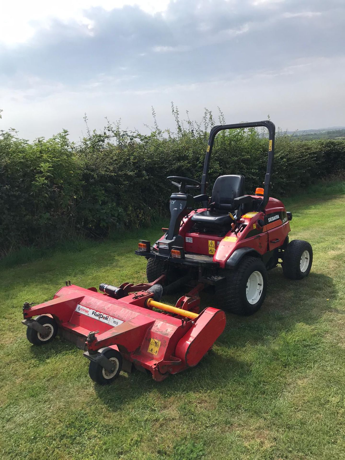 2004 SHIBAURA CM364 RIDE ON LAWN MOWER, RUNS, DRIVES AND CUTS, ROAD LEGAL, 2080 HOURS *PLUS VAT*