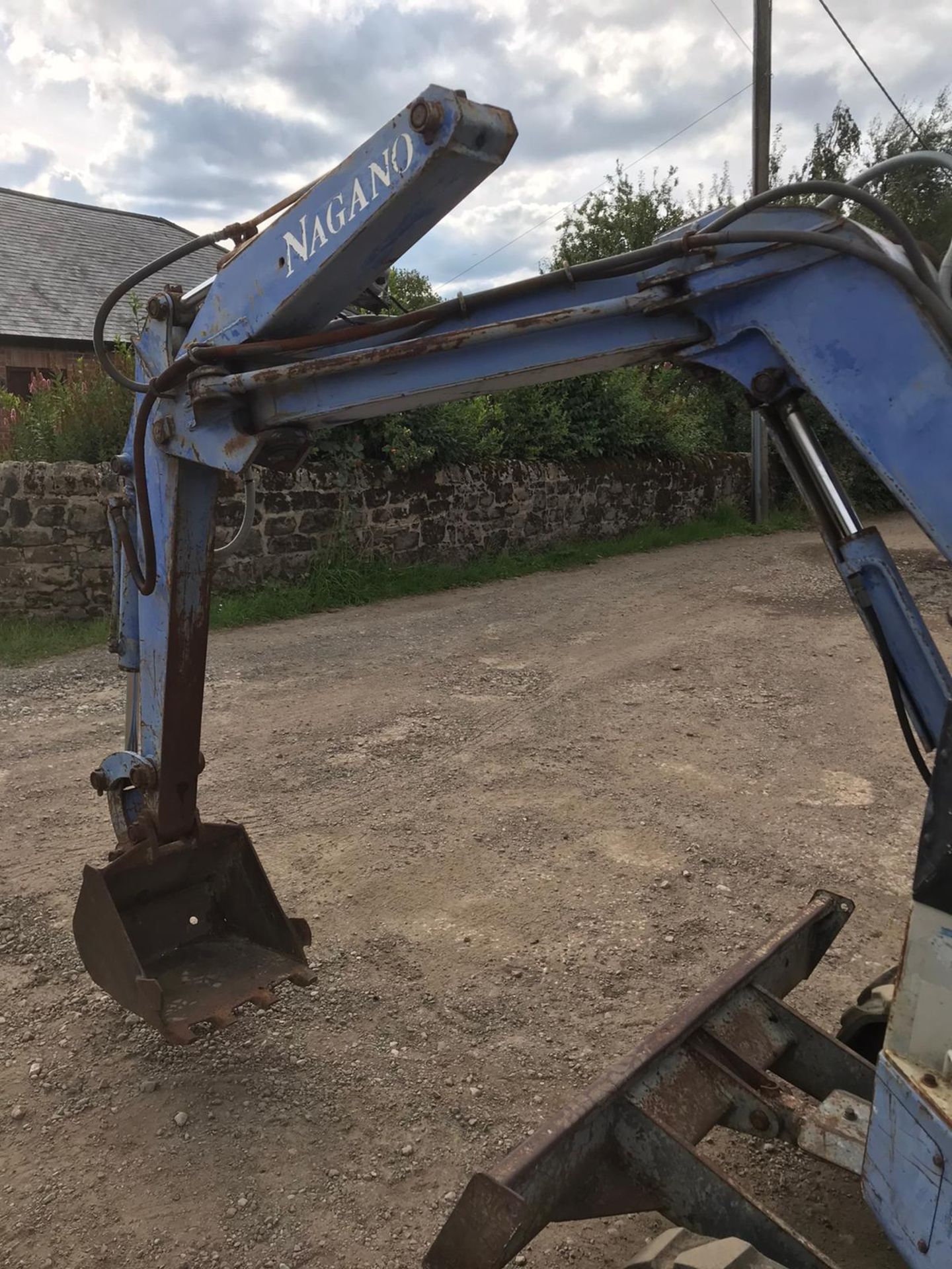 HANNEX N&B 15 RUBBER TRACKED CRAWLER EXCAVATOR, RUNS, DRIVES & DIGS, TRACKS ARE LIKE NEW *PLUS VAT* - Image 2 of 8