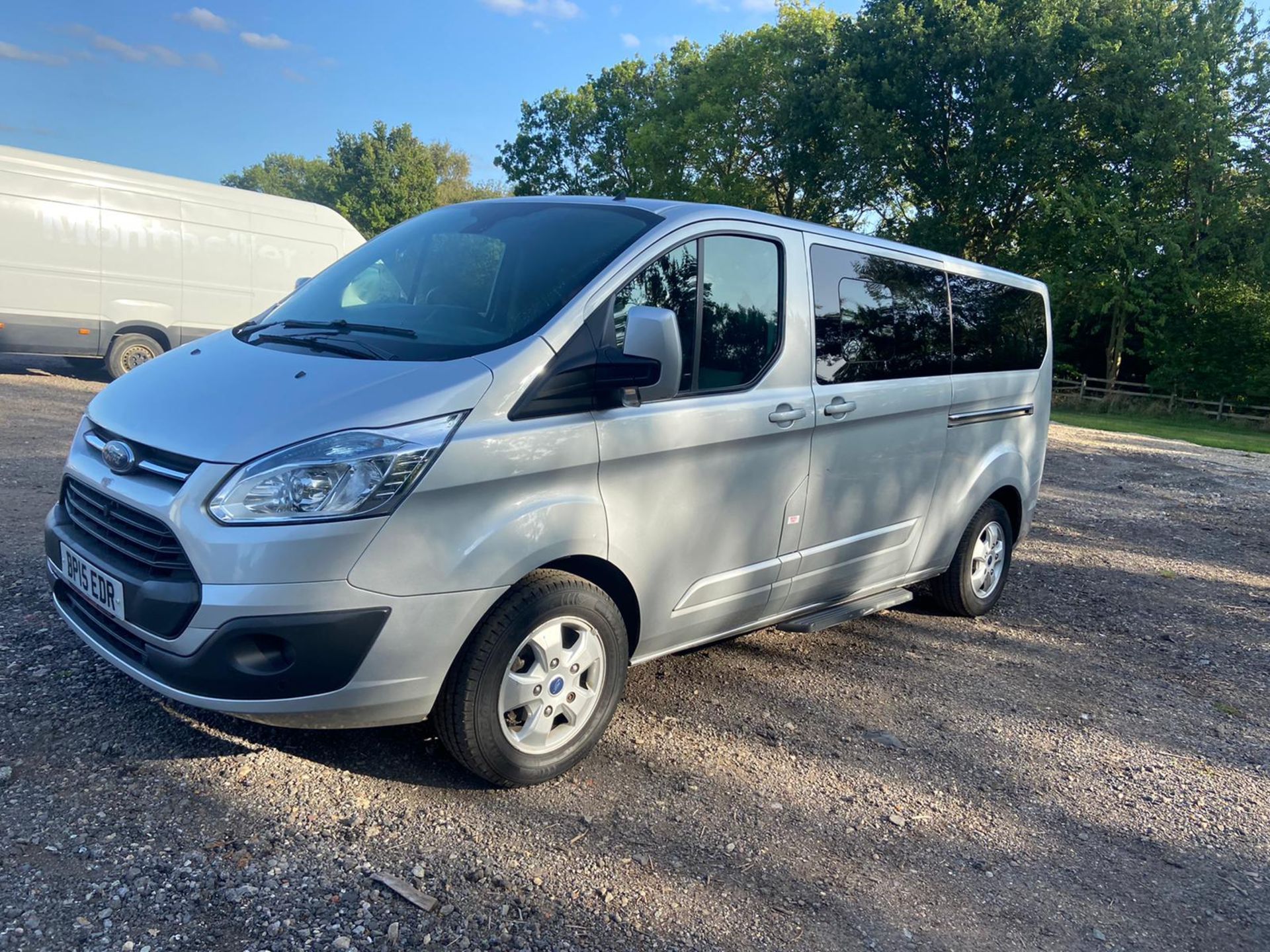 2015/15 REG FORD TOURNEO CUSTOM 300 LTD ECO-TECH 2.2 DIESEL SILVER MINIBUS, SHOWING 1 FORMER KEEPER - Image 3 of 13