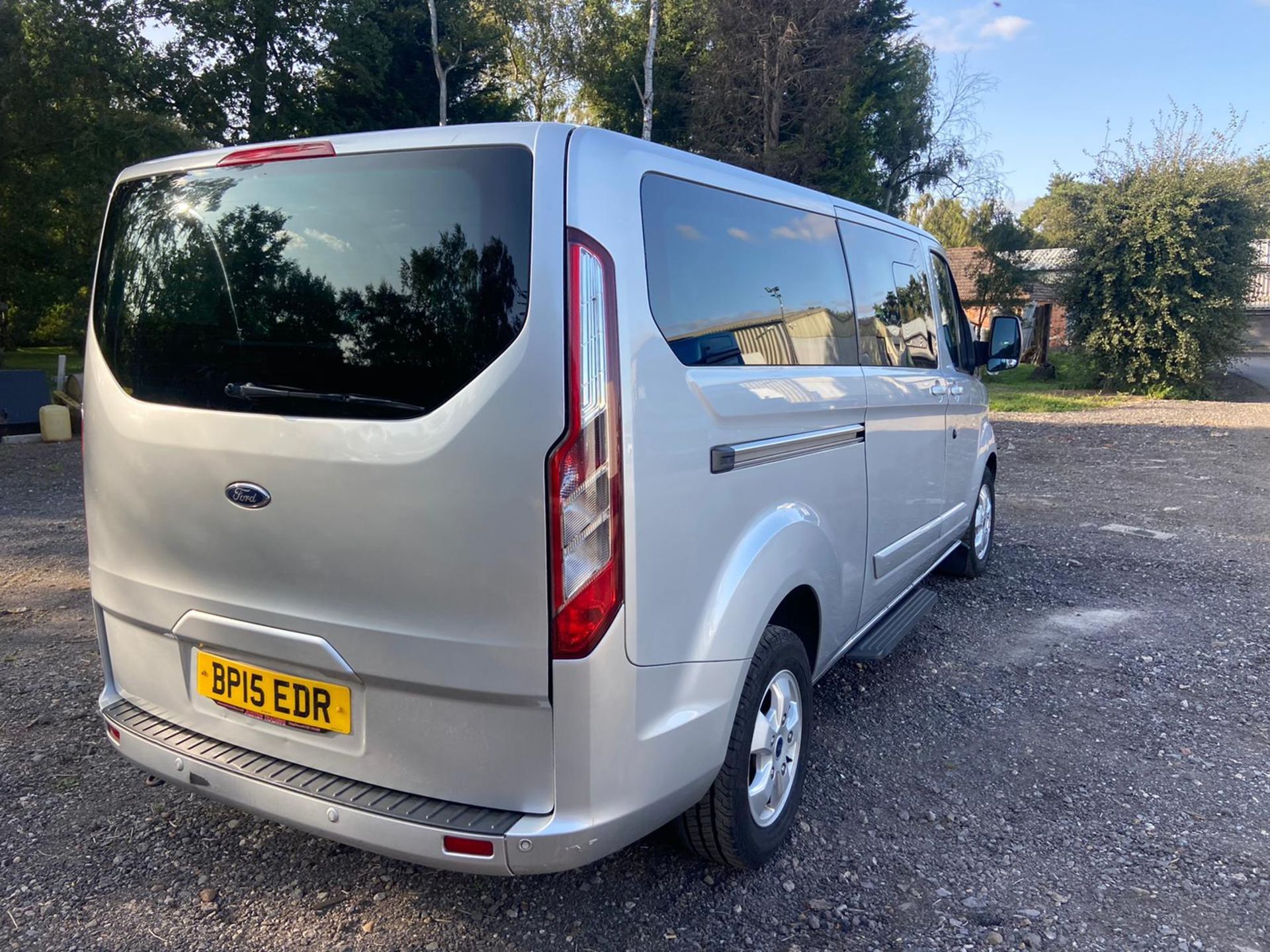 2015/15 REG FORD TOURNEO CUSTOM 300 LTD ECO-TECH 2.2 DIESEL SILVER MINIBUS, SHOWING 1 FORMER KEEPER - Image 6 of 13