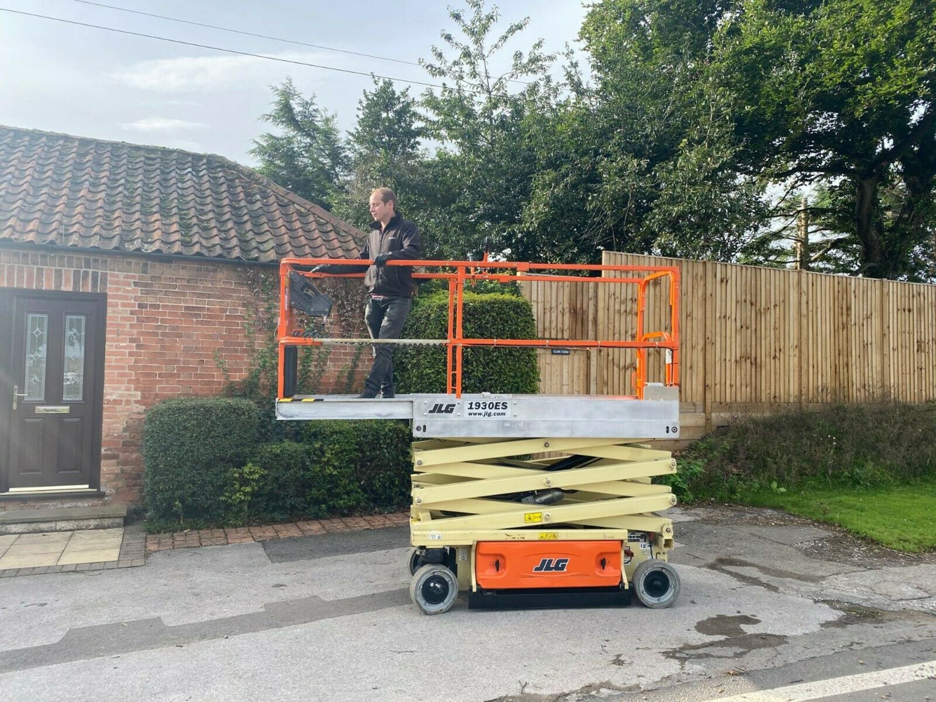 JLG 1930ES ACCESS PLATFORM SCISSOR LIFT, YEAR 2014, ONLY 135 HOURS *PLUS VAT* - Image 11 of 11