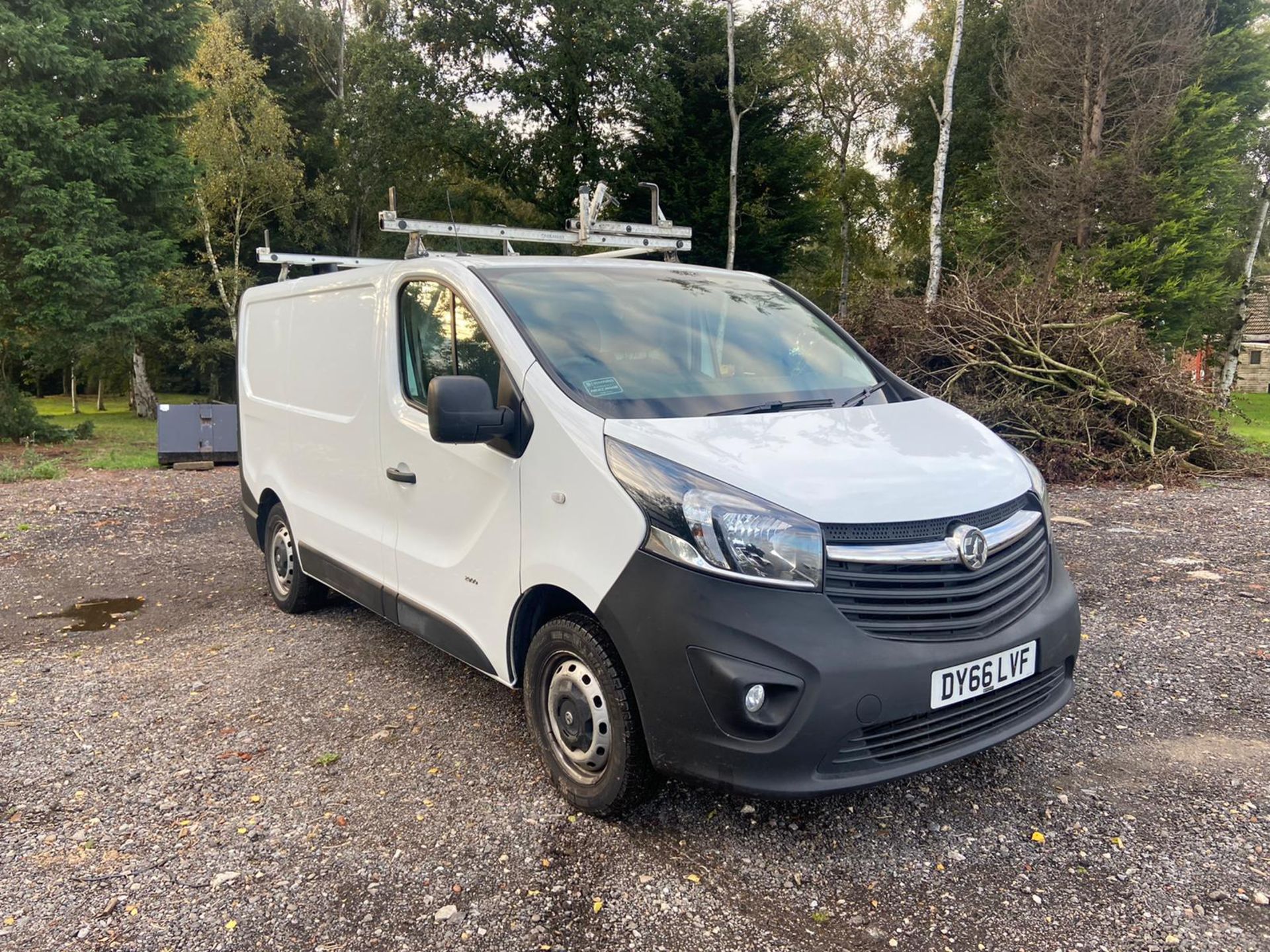 2016/66 REG VAUXHALL VIVARO 2900 CDTI 1.6 DIESEL WHITE PANEL VAN, SHOWING 0 FORMER KEEPERS