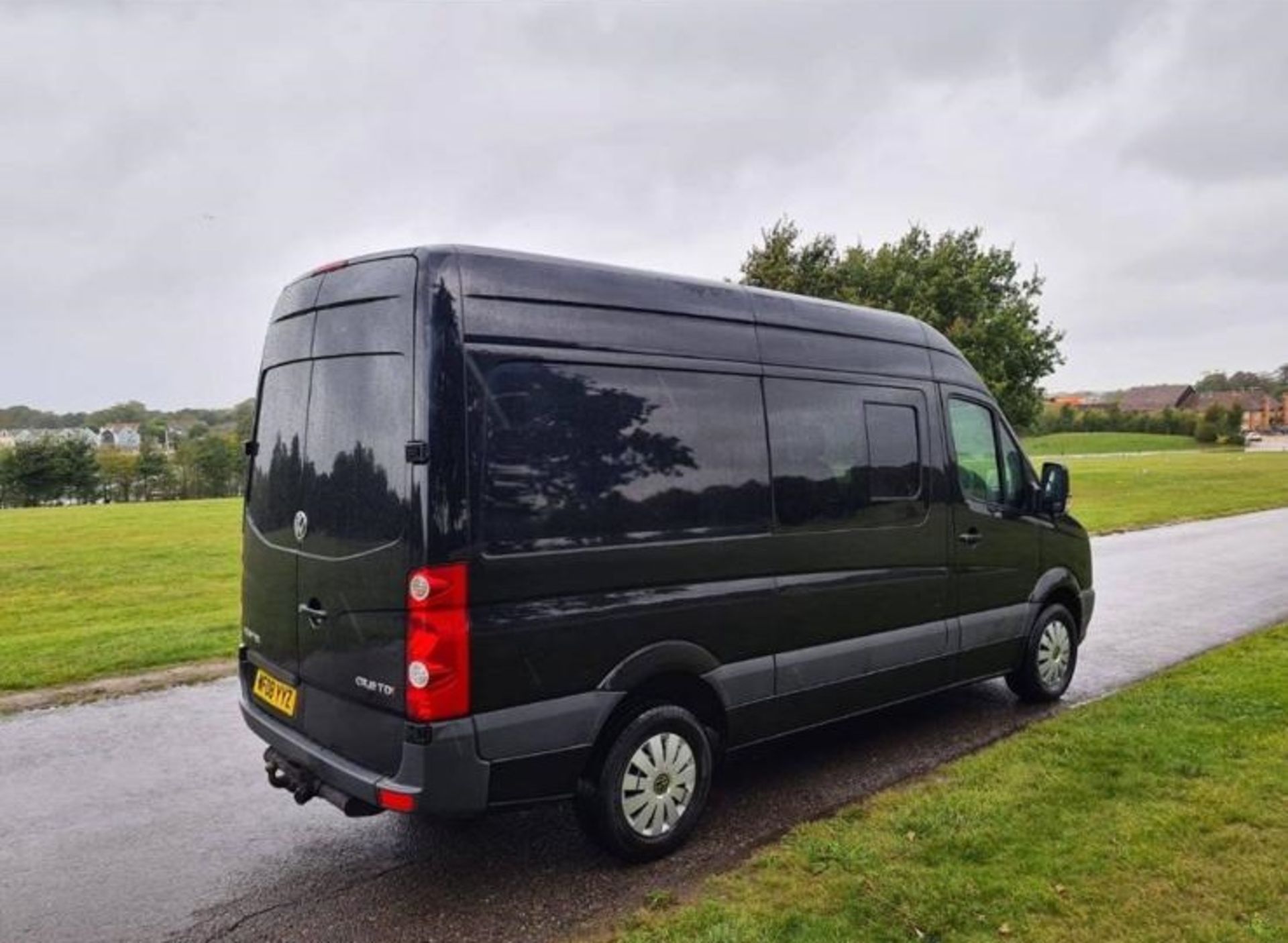 2008/08 REG VOLKSWAGEN CRAFTER CR35 109 MWB 2.5 DIESEL BLACK MOTORHOME, SHOWING 1 FORMER KEEPER - Image 4 of 12