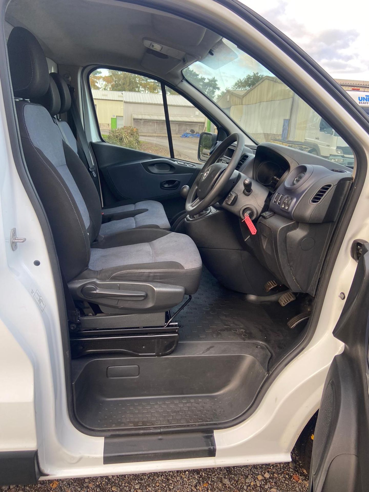 2016/66 REG VAUXHALL VIVARO 2900 CDTI 1.6 DIESEL WHITE PANEL VAN, SHOWING 0 FORMER KEEPERS - Image 8 of 9