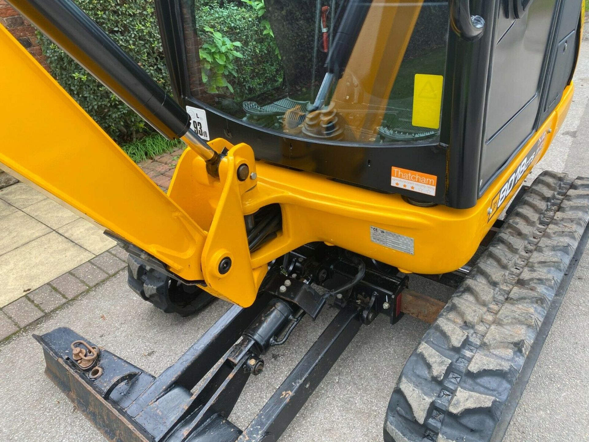 JCB MINI EXCAVATOR 8018 CTS, ONLY 236 HOURS FROM NEW, FULL CAB, 1 OWNER GENUINE *PLUS VAT* - Image 6 of 10