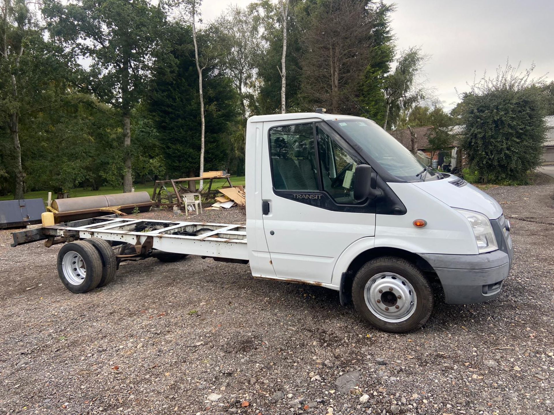 2013/63 REG FORD TRANSIT 125 T350 RWD 2.2 DIESEL CHASSIS WHITE, SHOWING 1 FORMER KEEPER *PLUS VAT*