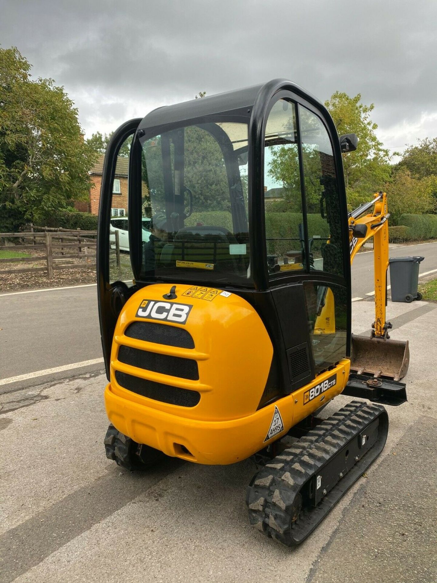 JCB MINI EXCAVATOR 8018 CTS, ONLY 236 HOURS FROM NEW, FULL CAB, 1 OWNER GENUINE *PLUS VAT* - Image 8 of 10