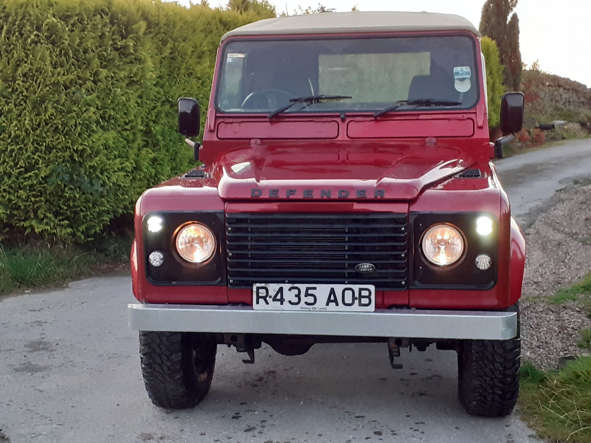 1998/R REG LAND ROVER DEFENDER 90 CSW TDI 95 RED CONVERTIBLE 6 SEATER, SHOWING 2 FORMER KEEPERS - Image 4 of 9