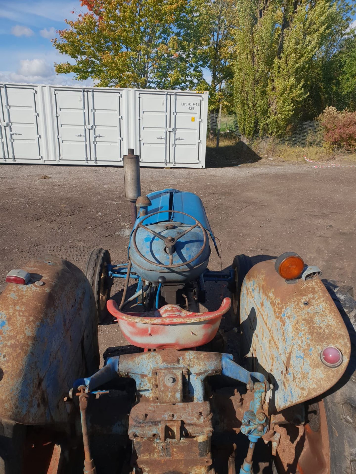 FORDSON MAJOR DIESEL TRACTOR, STARTS, RUNS AND DRIVES PTO AND HYDRAULICS WORK FINE *NO VAT* - Image 5 of 7