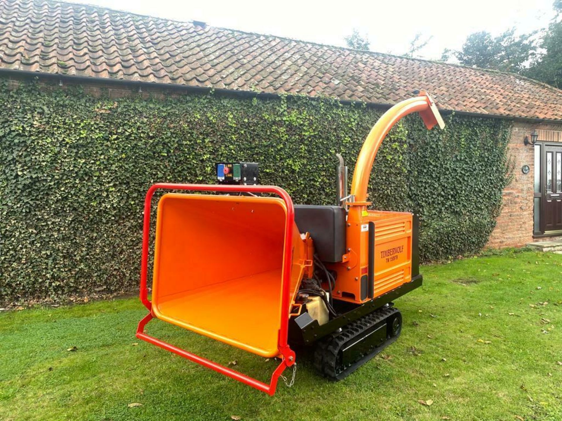 TIMBERWOLF TW 150VTR TRACKED WOOD CHIPPER, KUBOTA DIESEL ENGINE, ONLY 777 HOURS, EXPANDING TRACKS - Image 9 of 12