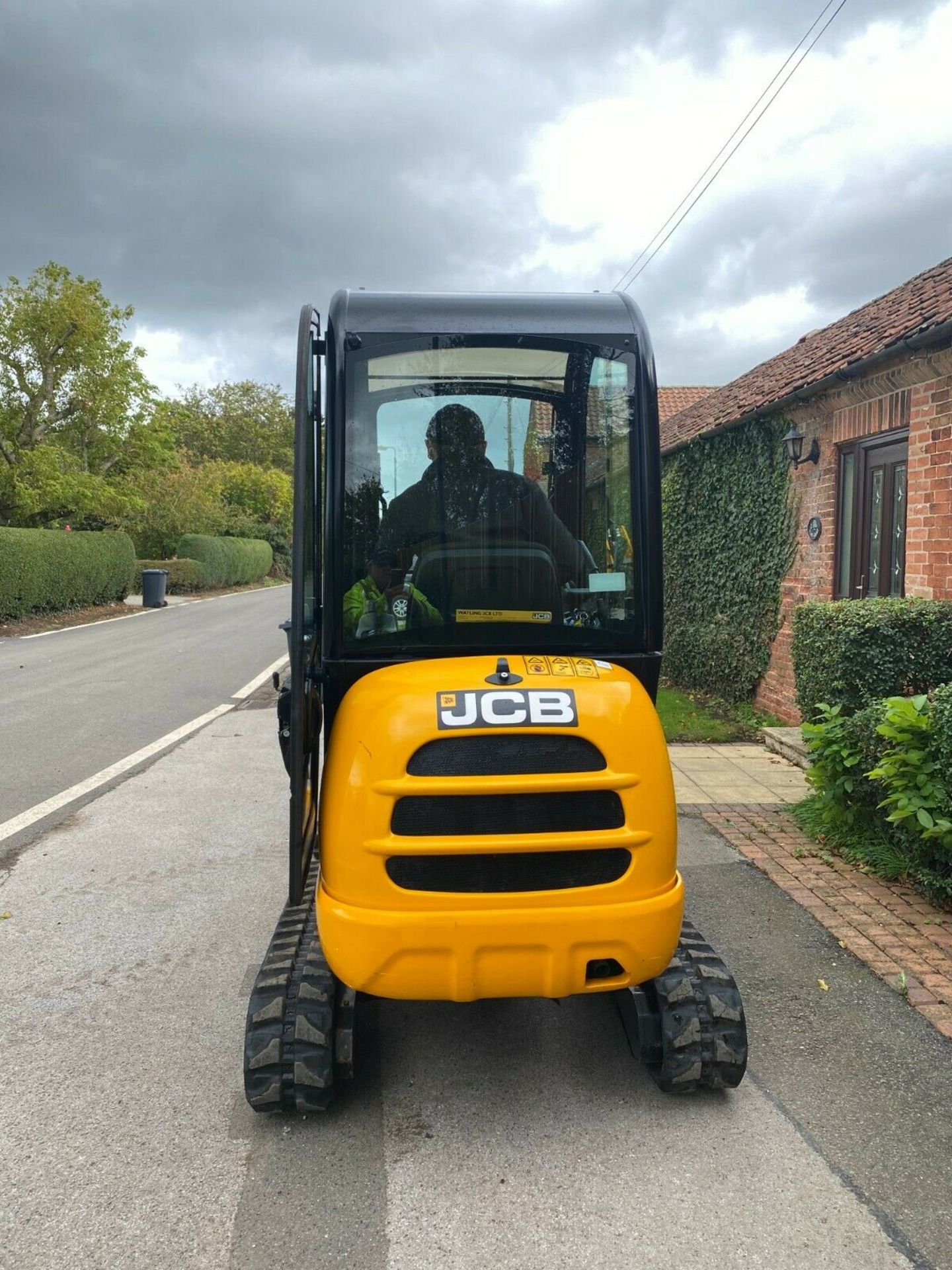 JCB MINI EXCAVATOR 8018 CTS, ONLY 236 HOURS FROM NEW, FULL CAB, 1 OWNER GENUINE *PLUS VAT* - Image 9 of 10