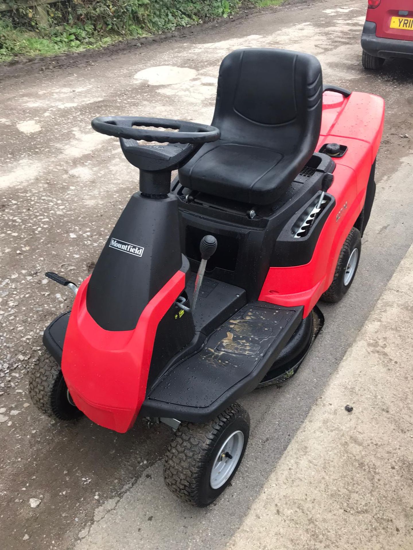 EX DEMO CONDITION - MOUNTFIELD 827M RIDE ON MOWER, RUNS, DRIVES AND CUTS, CLEAN MACHINE *NO VAT* - Image 3 of 4