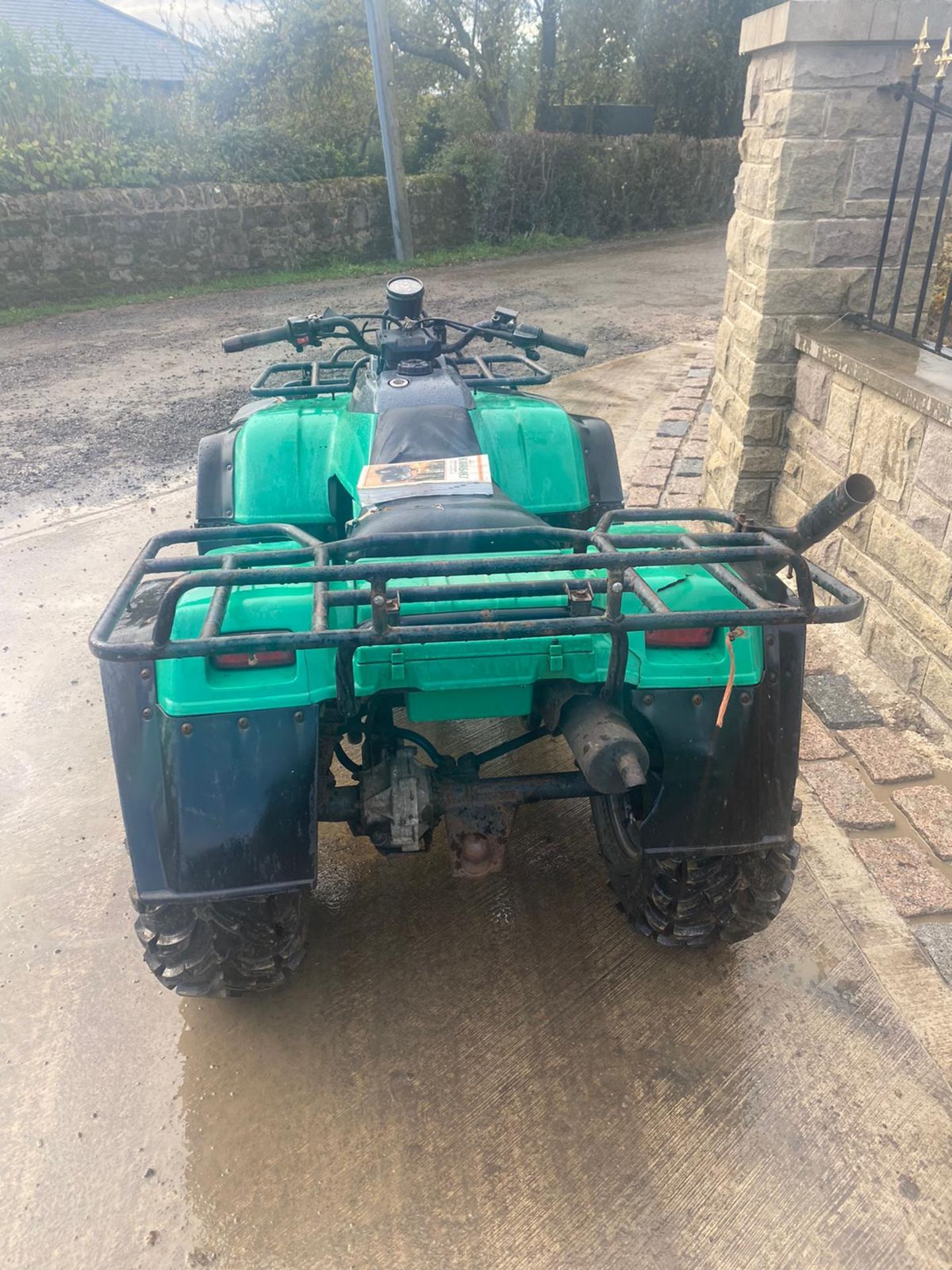 KAWASAKI KLF400 FARM QUAD, RUNS AND WORKS WELL, IN GOOD CONDITION *NO VAT* - Image 2 of 6