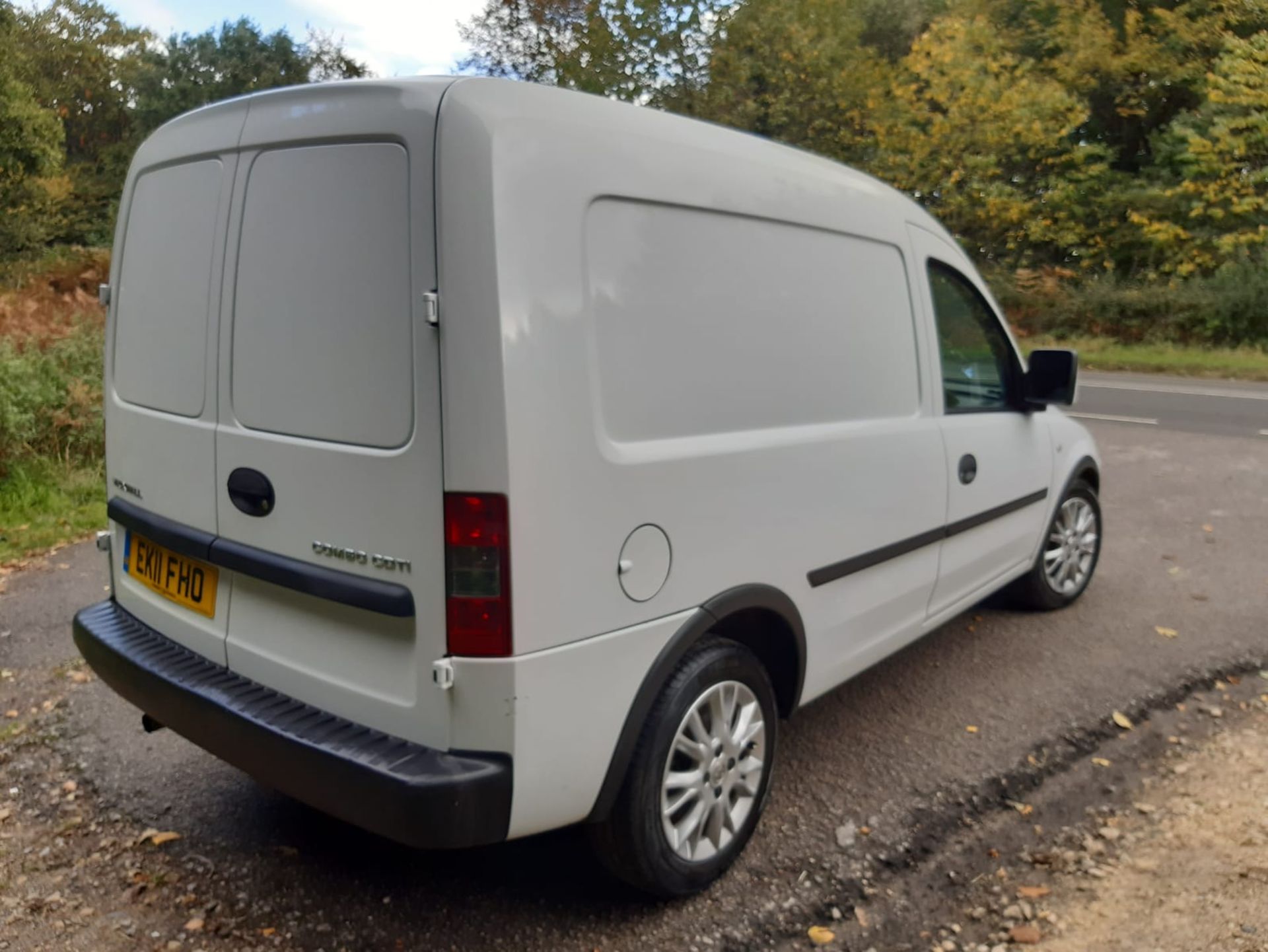 2011/11 REG VAUXHALL COMBO 2000 SE CDTI 1.25 DIESEL WHITE VAN, SHOWING 2 FORMER KEEPERS *NO VAT* - Image 4 of 12