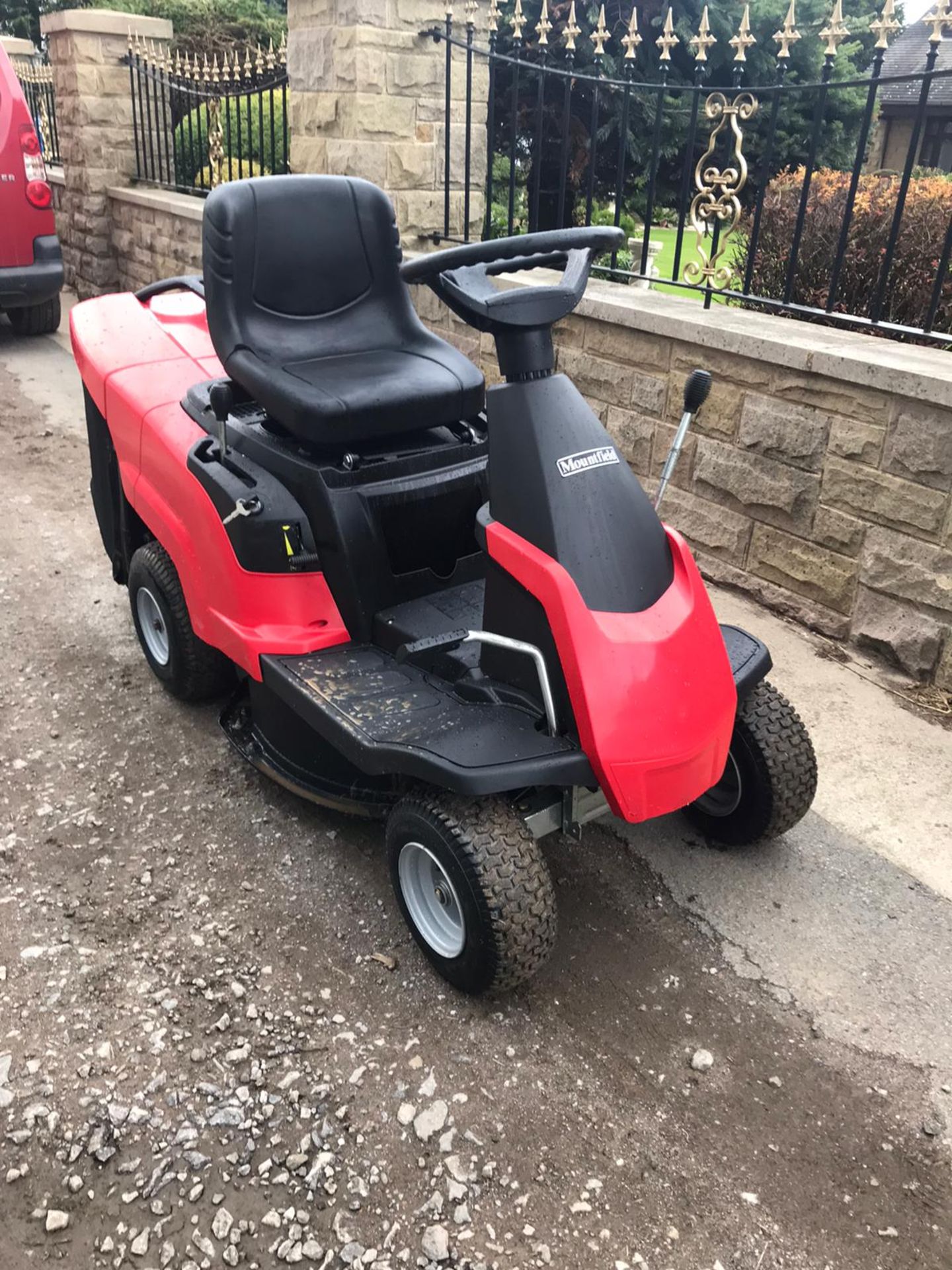 EX DEMO CONDITION - MOUNTFIELD 827M RIDE ON MOWER, RUNS, DRIVES AND CUTS, CLEAN MACHINE *NO VAT*