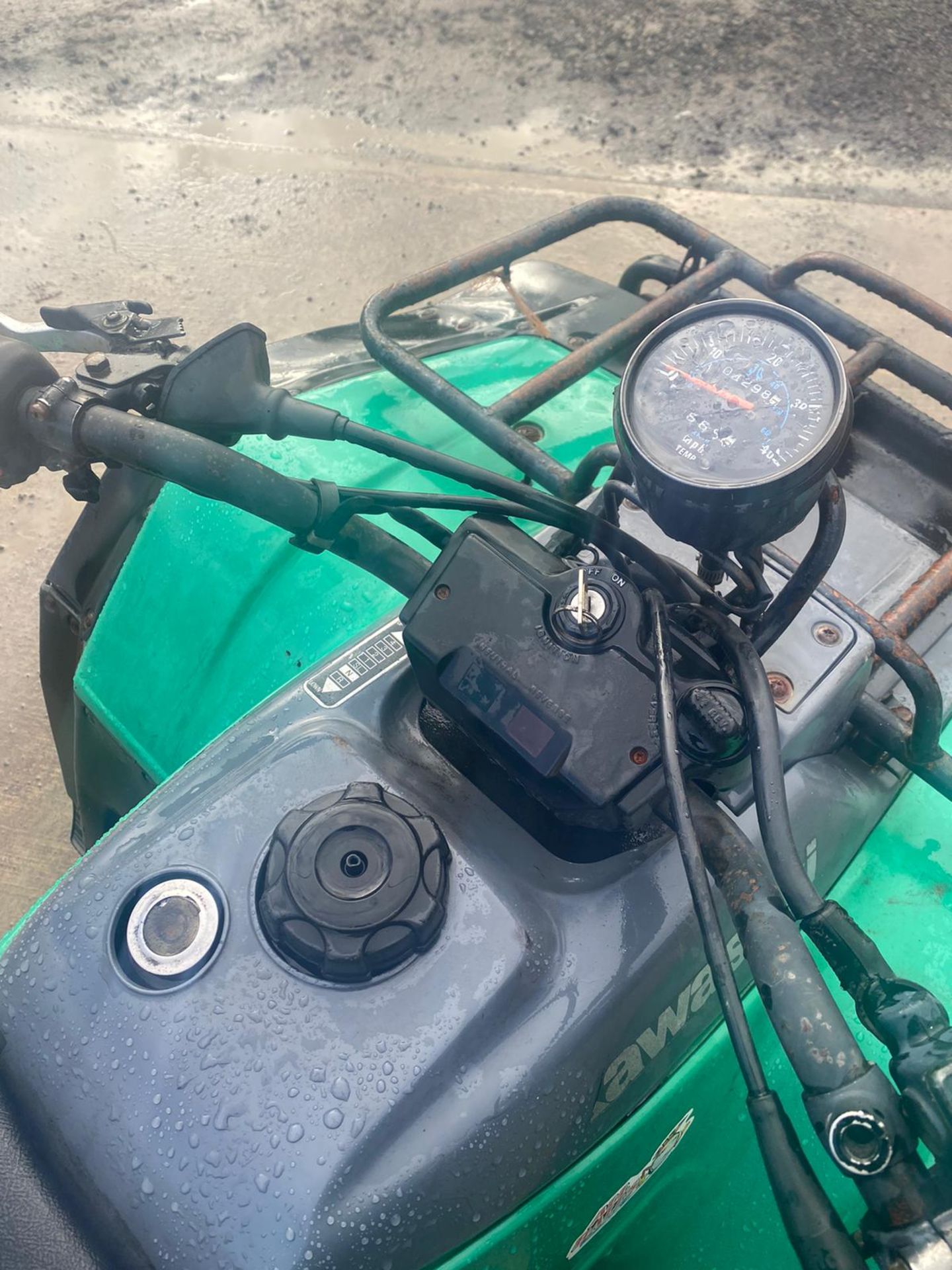 KAWASAKI KLF400 FARM QUAD, RUNS AND WORKS WELL, IN GOOD CONDITION *NO VAT* - Image 3 of 6