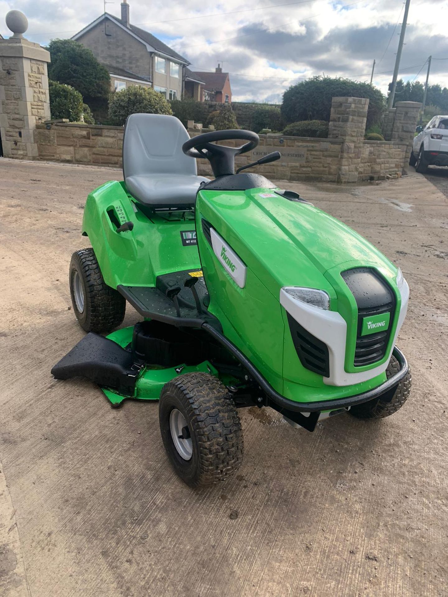 VIKING MT4112S RIDE ON LAWN MOWER, RUNS, DRIVES AND CUTS, CLEAN MACHINE, EX DEMO CONDITION *NO VAT*