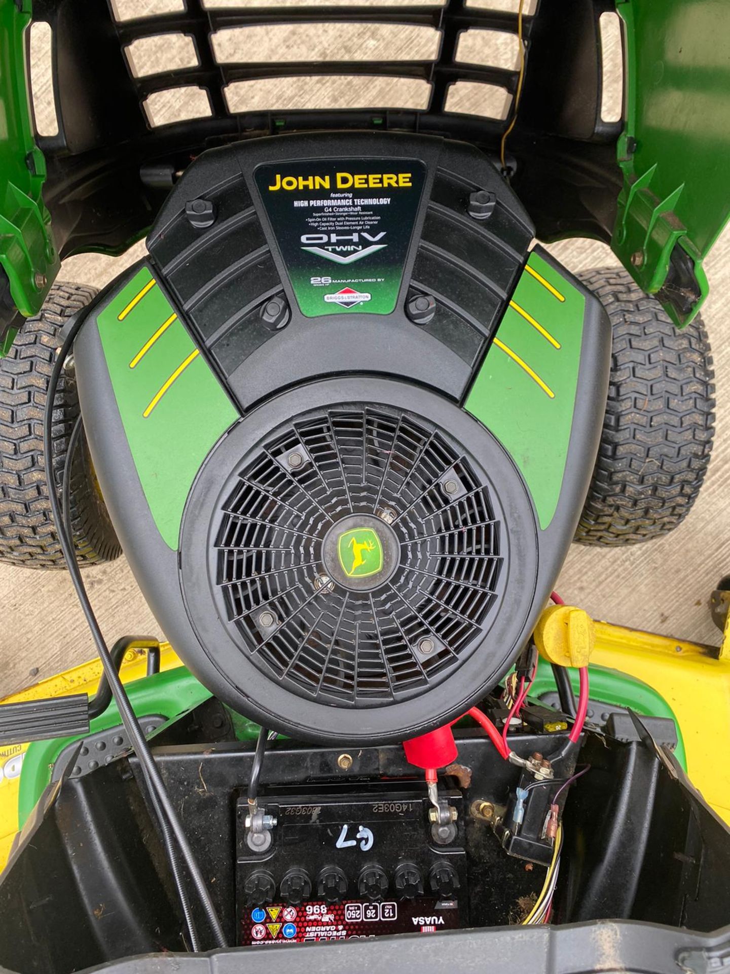 JOHN DEERE LA150 RIDE ON LAWN MOWER, RUNS AND WORKS WELL, 54 INCH CUTTING DECK *NO VAT* - Image 5 of 7