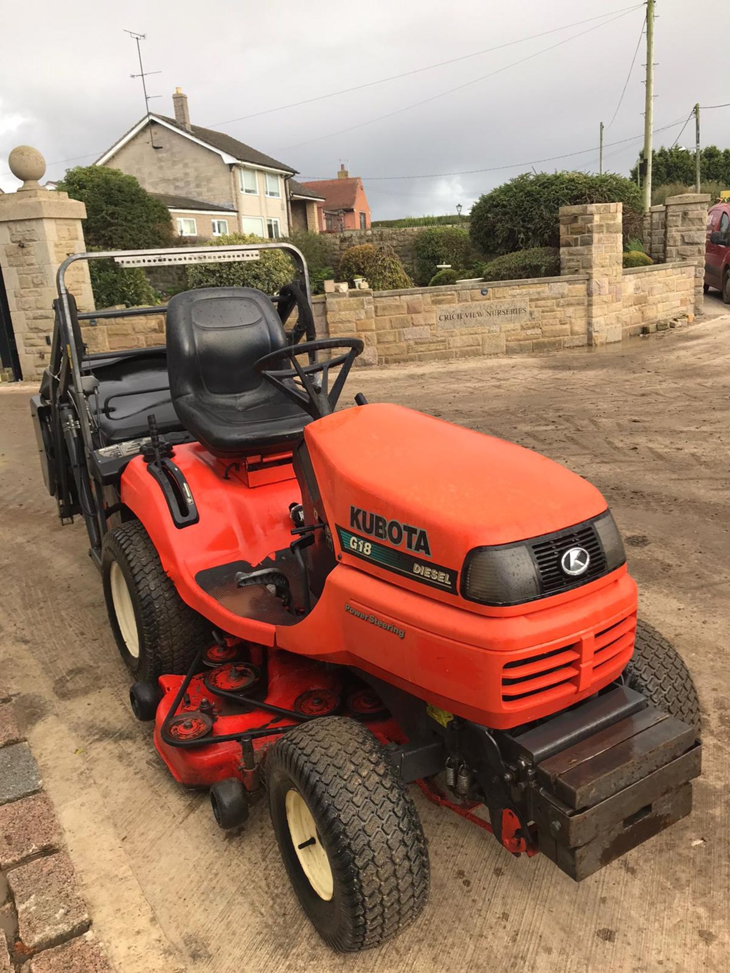 KUBOTA G18 RIDE ON LAWN MOWER, RUNS, DRIVES AND CUTS, HIGH TIP COLLECTOR, 1095 HOURS *NO VAT*