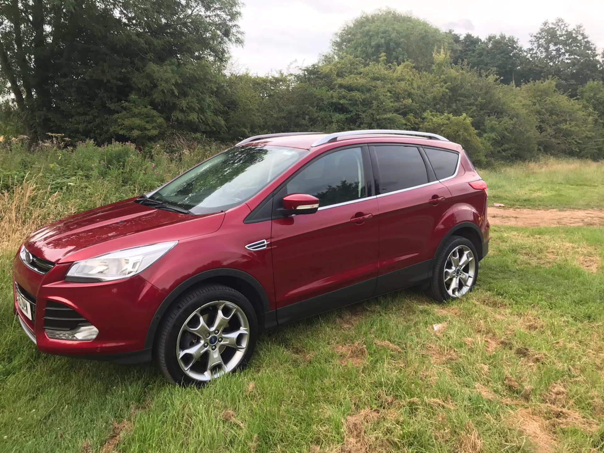 2015/15 REG FORD KUGA TITANIUM TDCI 2.0 DIESEL RED 5 DOOR, SHOWING 3 FORMER KEEPERS *NO VAT* - Image 2 of 6