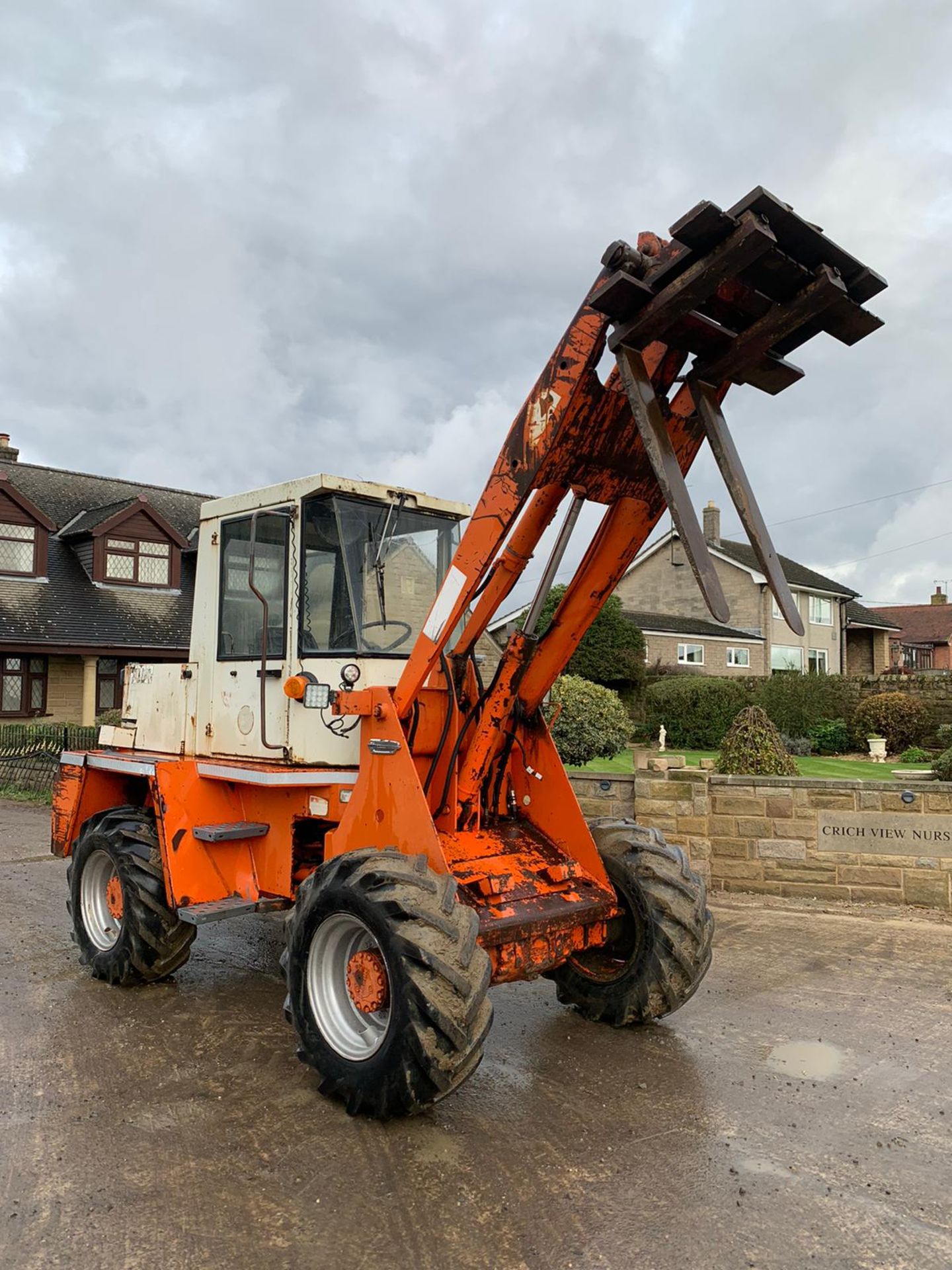 SCHAFFER LOADING SHOVEL, RUNS, DRIVES AND LIFTS, PIPED FOR FRONT ATTACHMENTS, C/W PALLET FORKS