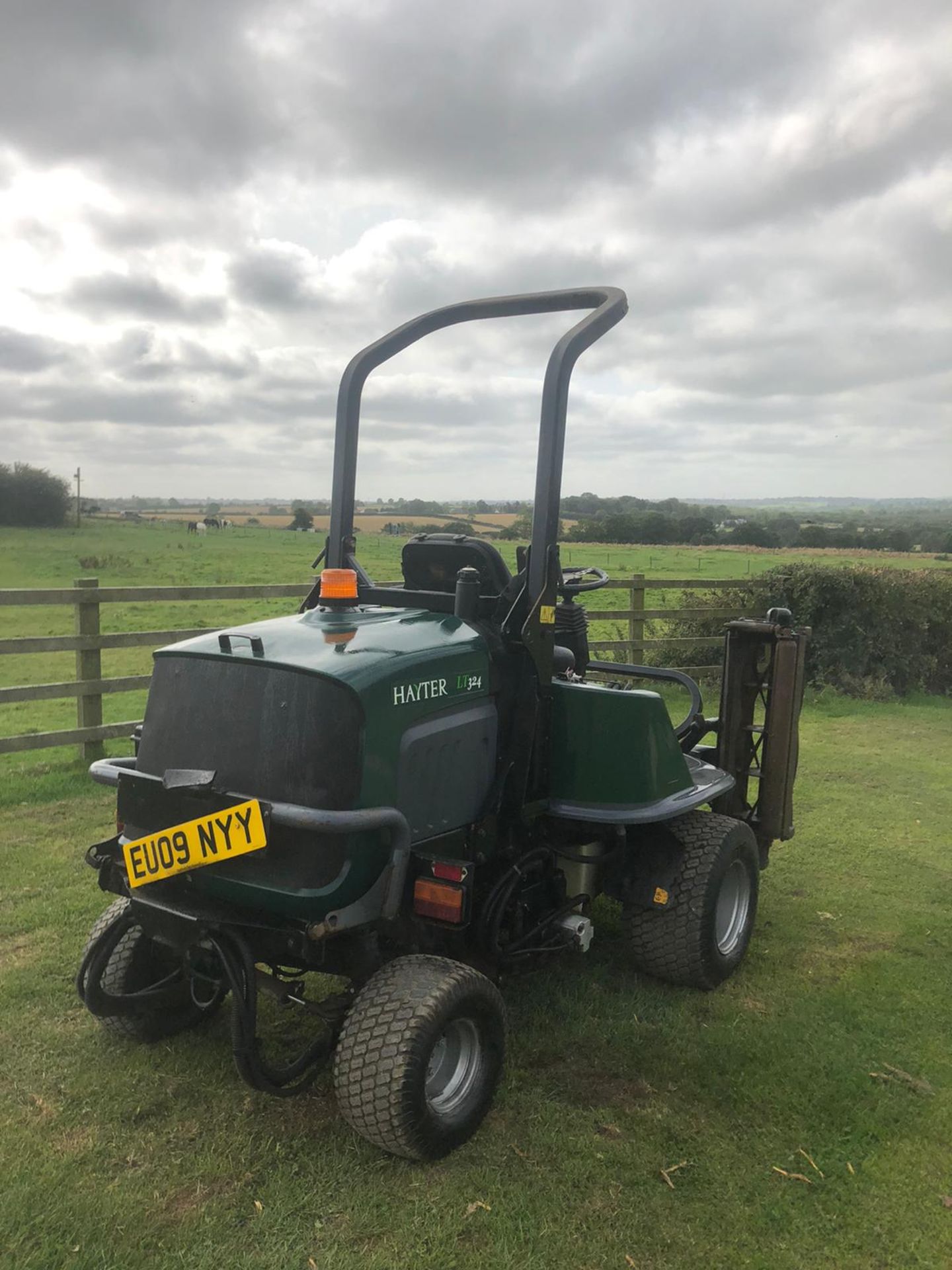 2009 HAYTER LT324 RIDE ON LAWN MOWER, RUNS, DRIVES AND CUTS *PLUS VAT*