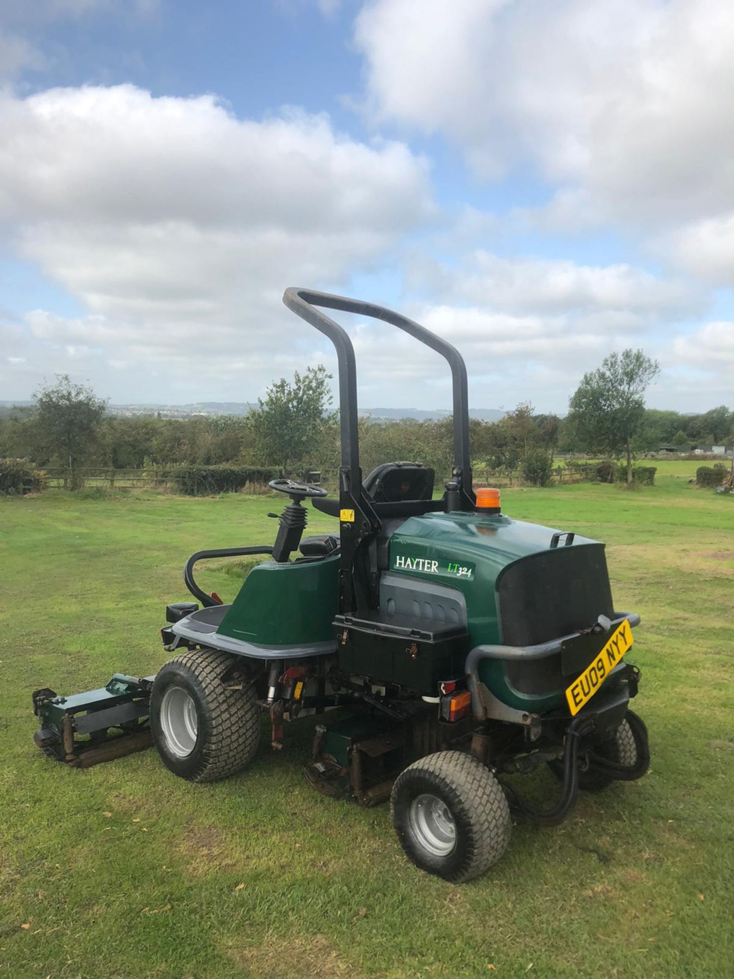 2009 HAYTER LT324 RIDE ON LAWN MOWER, RUNS, DRIVES AND CUTS *PLUS VAT* - Image 3 of 4