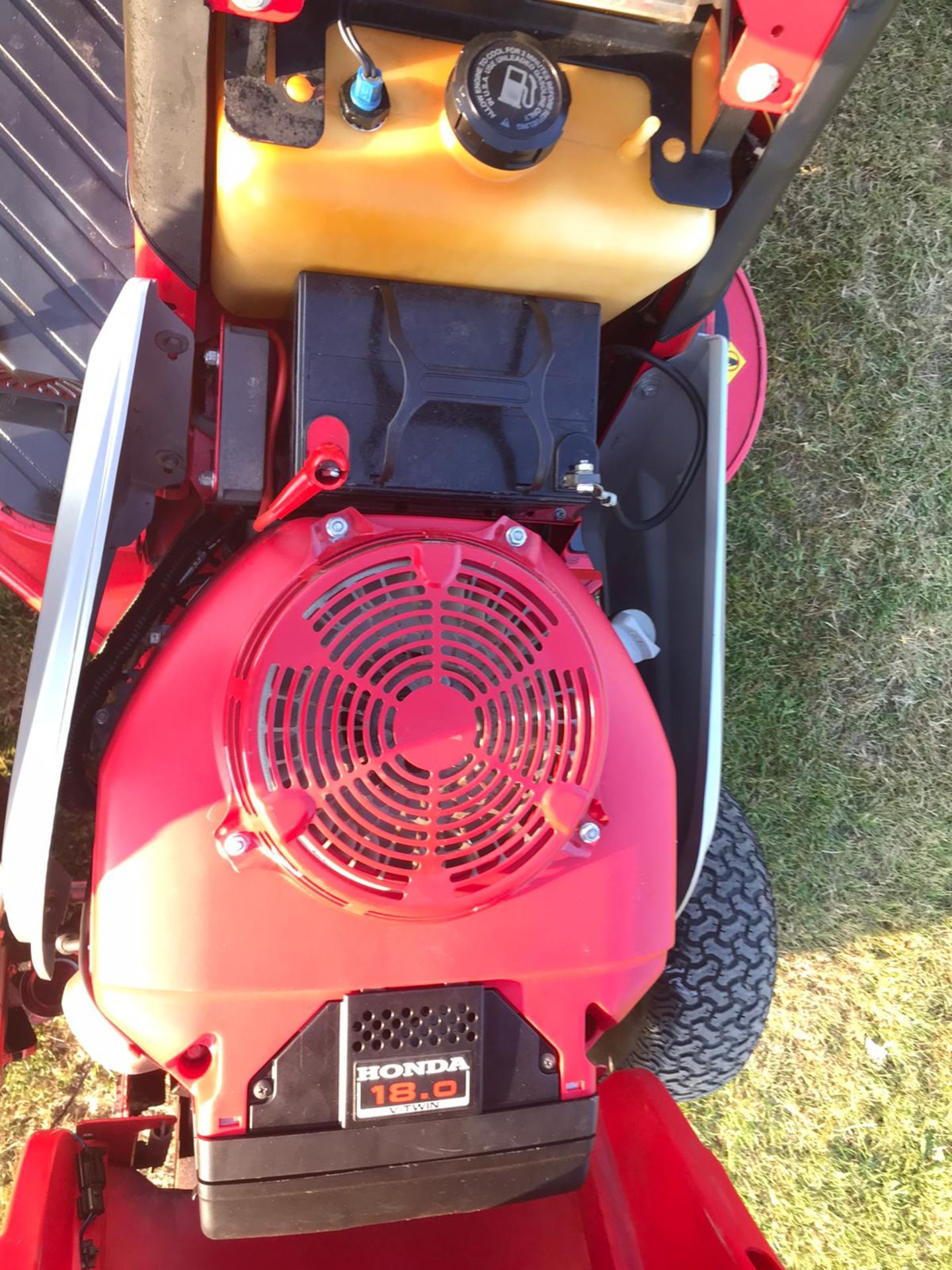 COUNTAX C800H 4WD RIDE ON LAWN MOWER, RUNS, DRIVES AND CUTS, CLEAN MACHINE, GREAT CONDITION - Image 4 of 6