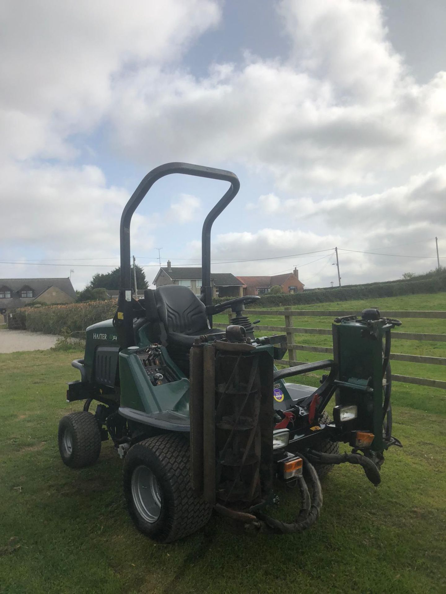 2009 HAYTER LT324 RIDE ON LAWN MOWER, RUNS, DRIVES AND CUTS *PLUS VAT* - Bild 4 aus 4