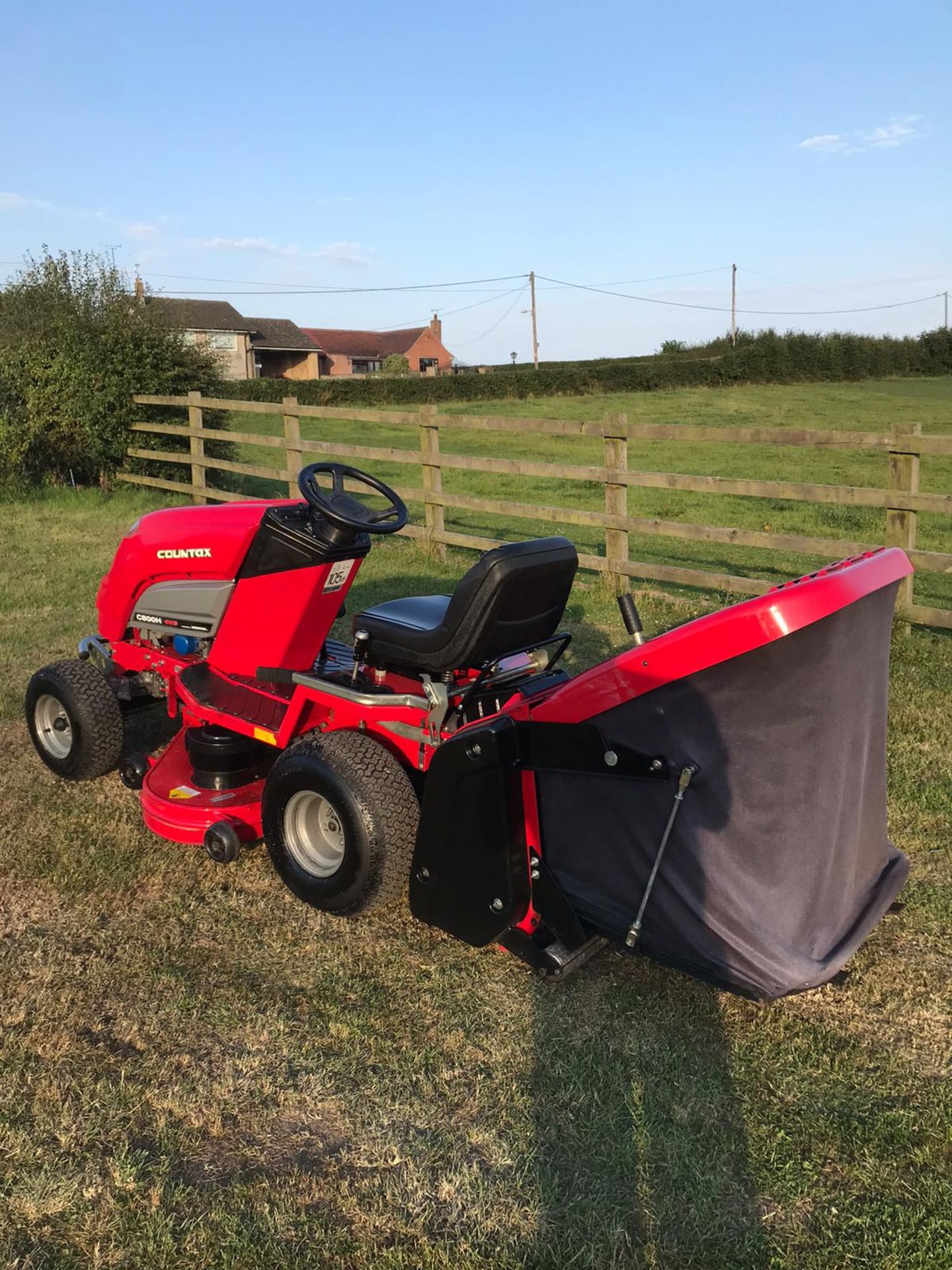 COUNTAX C800H 4WD RIDE ON LAWN MOWER, RUNS, DRIVES AND CUTS, CLEAN MACHINE, GREAT CONDITION - Image 3 of 6