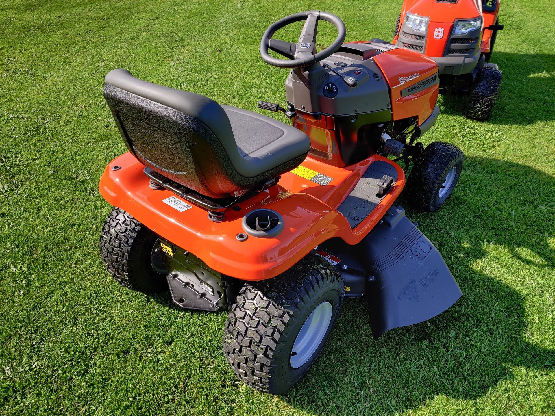 2020 BRAND NEW HUSQVARNA TS138 ROTARY RIDE ON LAWN MOWER SIDE DISCHARGE *PLUS VAT* - Bild 5 aus 9