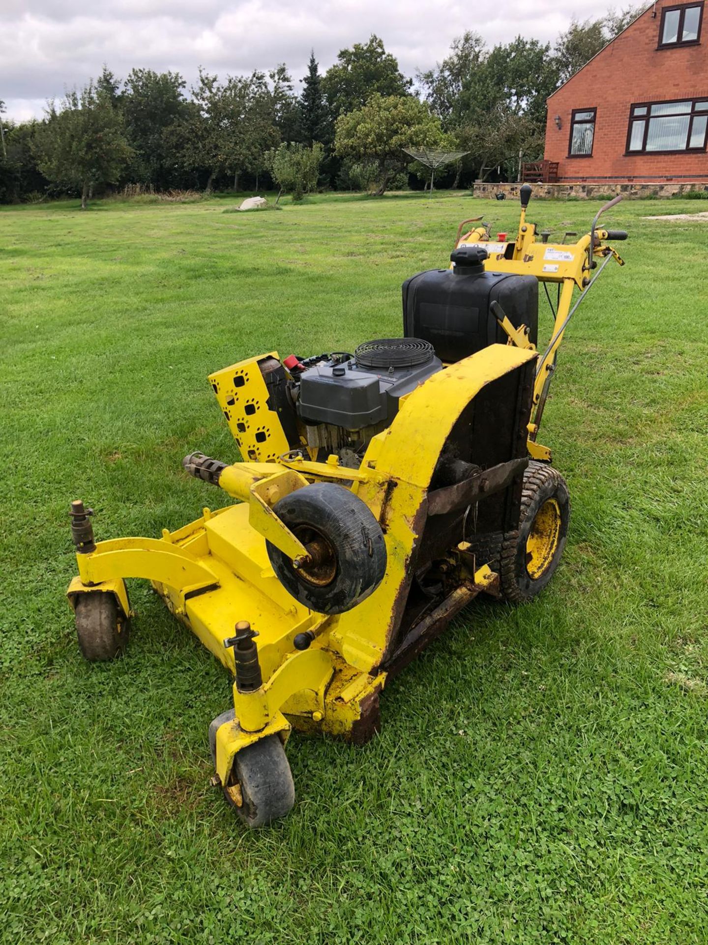 GREAT DANE GATEWAY PEDESTRIAN MOWER, SELF PROPELLED, RUNS, DRIVES AND CUTS *PLUS VAT* - Image 2 of 4