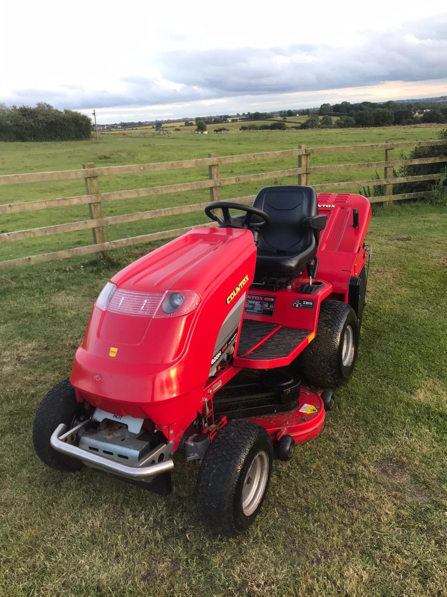 COUNTAX C600H 4WD RIDE ON LAWN MOWER, RUNS, DRIVES AND CUTS, CLEAN MACHINE, GREAT CONDITON *NO VAT* - Image 2 of 6