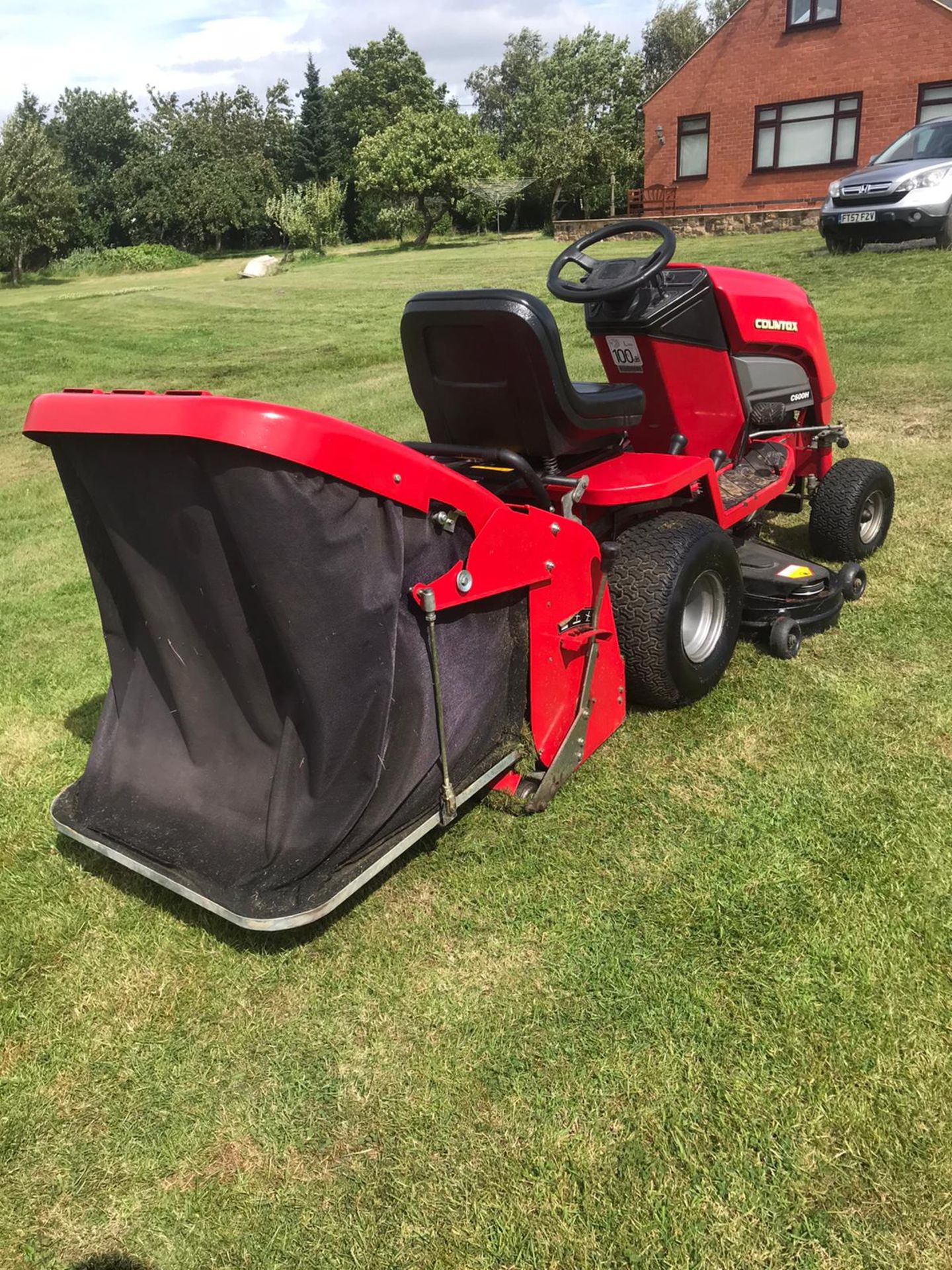 COUNTAX C600H RIDE ON LAWN MOWER, RUNS, DRIVES AND CUTS, 16HP V TWIN *NO VAT* - Image 4 of 5