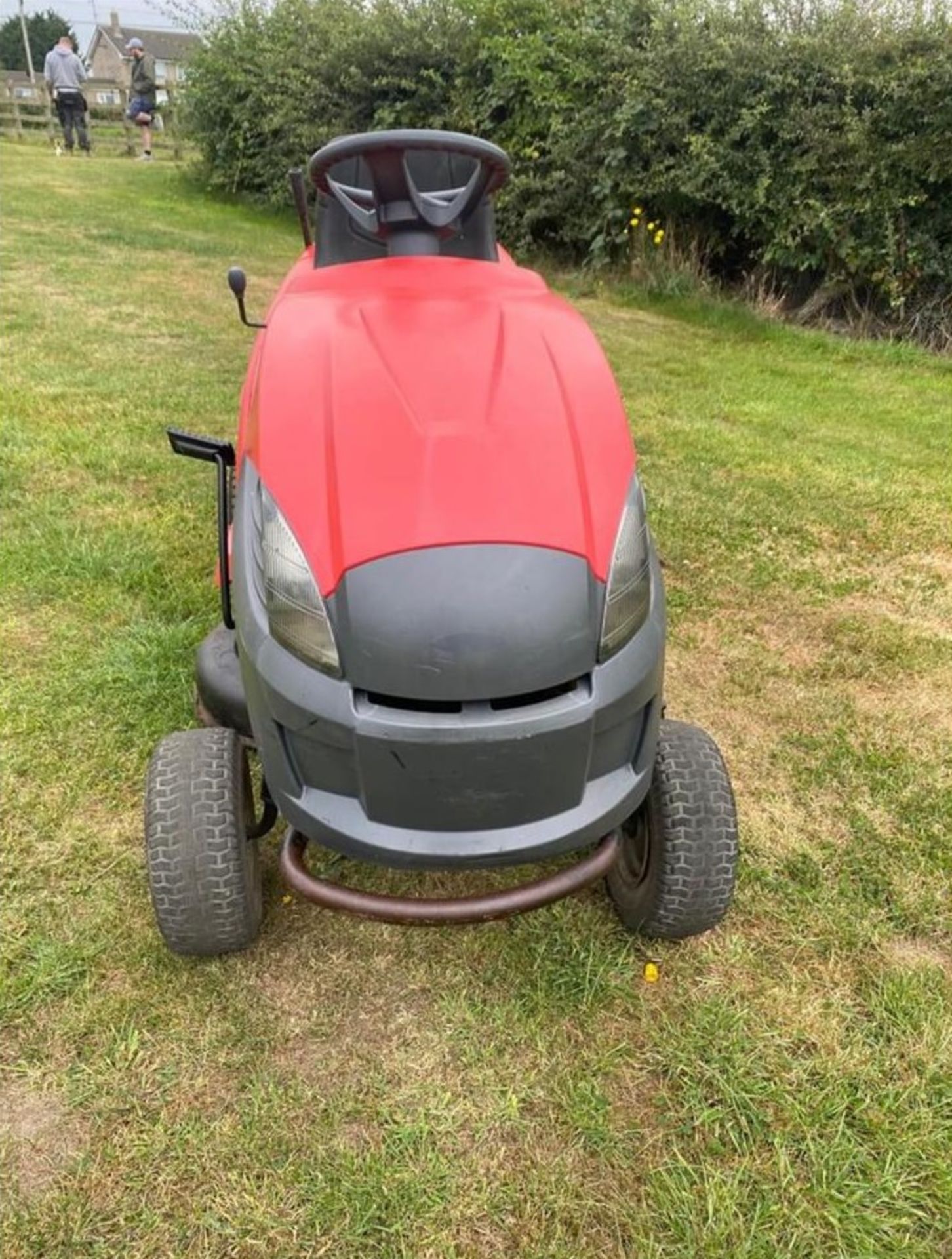 CASTLE GARDEN XJ140HD RIDE ON LAWN MOWER, RUNS, DRIVES AND CUTS *NO VAT* - Image 2 of 6