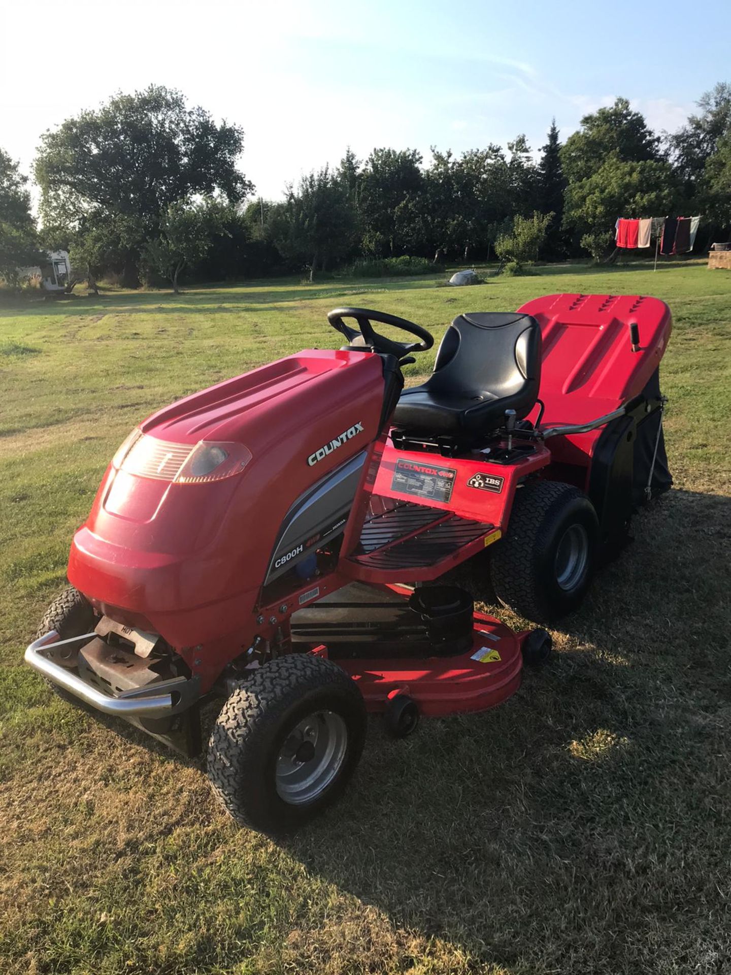 COUNTAX C800H 4WD RIDE ON LAWN MOWER, RUNS, DRIVES AND CUTS, CLEAN MACHINE, GREAT CONDITION - Image 2 of 6