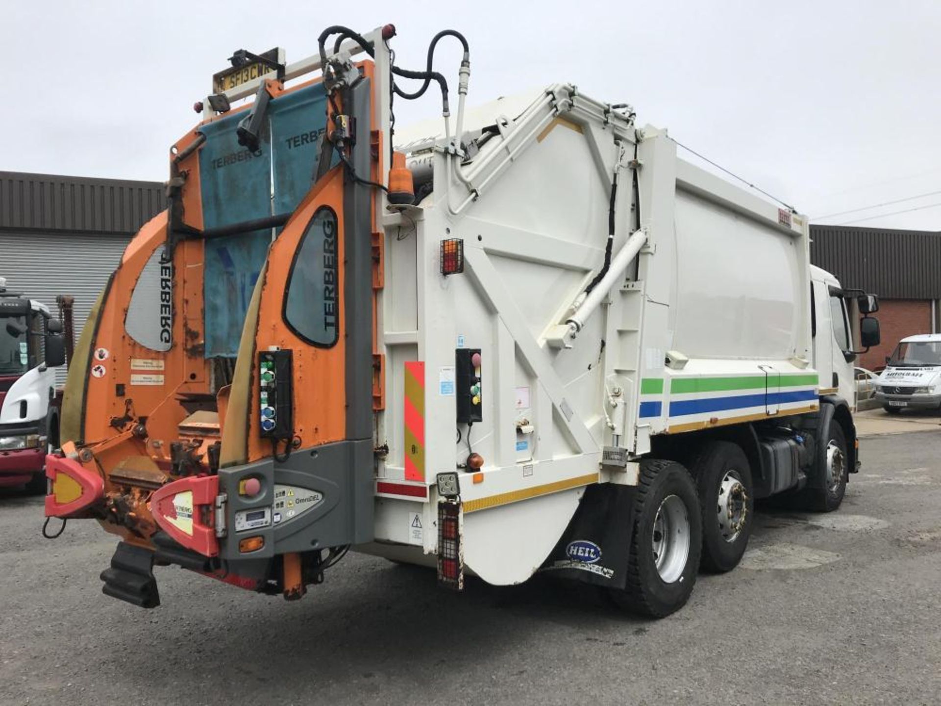 2013/13 REG VOLVO FE300 6X2 L2H1 WHITE REFUSE TRUCK BIN LORRY SHORT BODY BIN LIFT *PLUS VAT* - Image 5 of 13