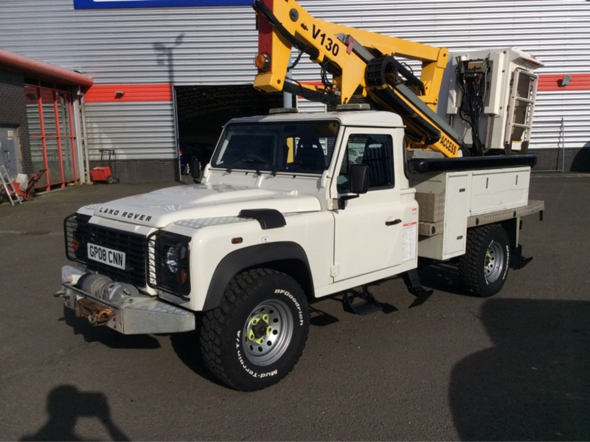 2008/08 REG LAND ROVER DEFENDER 130 24 TDCI CHERRY PICKER PLATFORM CAB *PLUS VAT* - Image 2 of 8